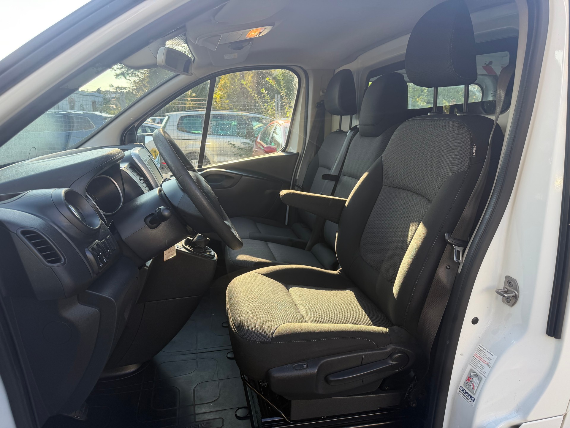 RENAULT Trafic 2.0 dCi 120 3.0t Business L1H1 * 03x Sitze * Klimaanlage * Tempomat * PDC H * AHK 2000Kg * Frisch Ab MFK-image-3
