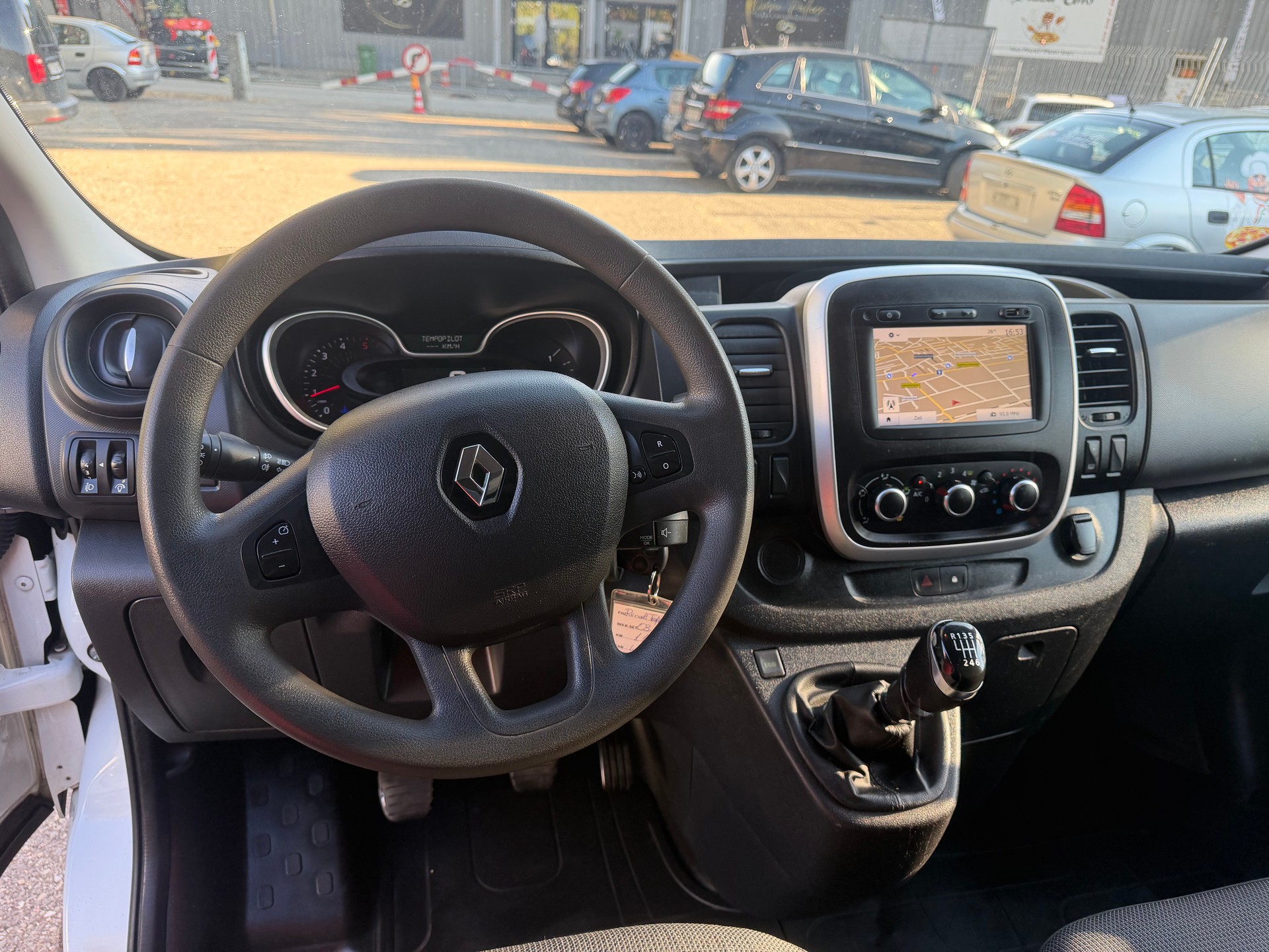 RENAULT Trafic 2.0 dCi 120 3.0t Business L1H1 * 03x Sitze * Klimaanlage * Tempomat * PDC H * AHK 2000Kg * Frisch Ab MFK-image-2
