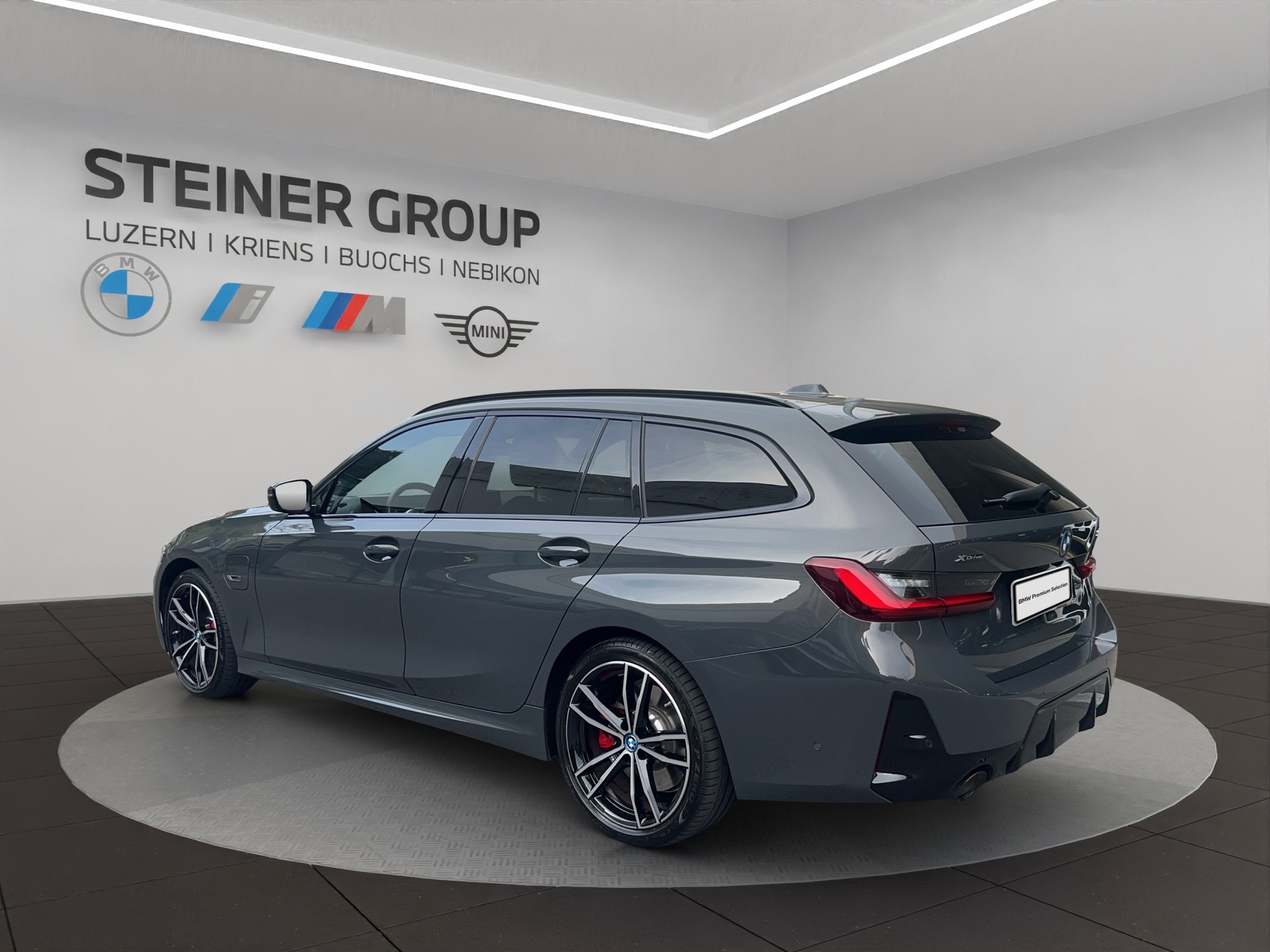 BMW 330e x DriveTouring Steptronic M Sport Pro-image-7