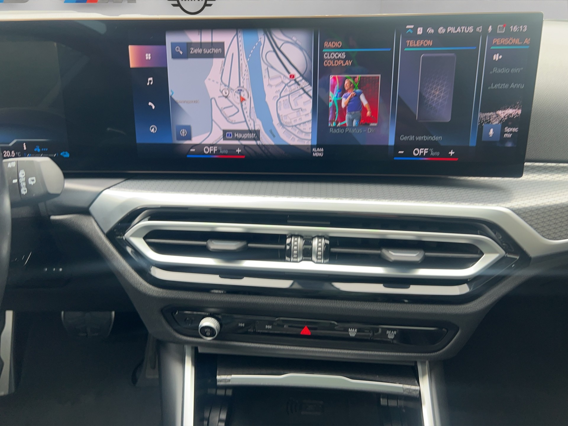 BMW 330e x DriveTouring Steptronic M Sport Pro-image-18