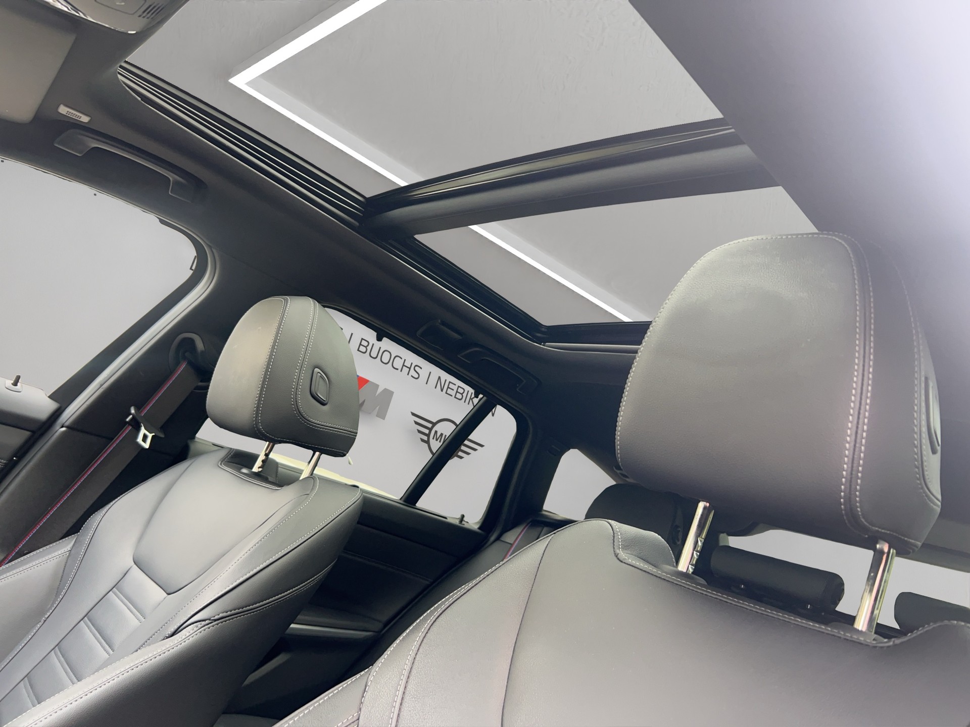 BMW 330e x DriveTouring Steptronic M Sport Pro-image-13