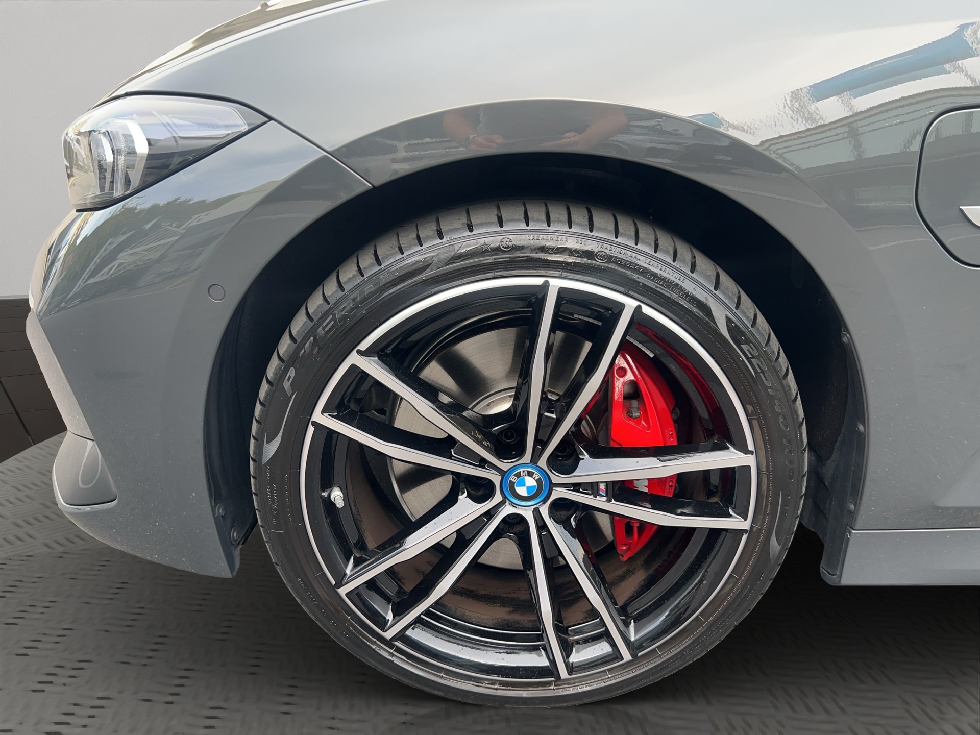 BMW 330e x DriveTouring Steptronic M Sport Pro-image-9