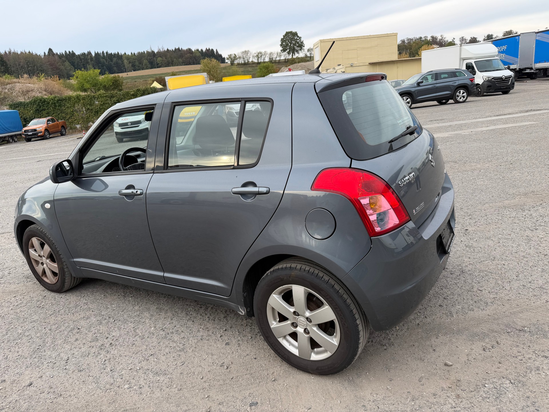 SUZUKI Swift 1.3i 16V GL Top 4x4-image-3