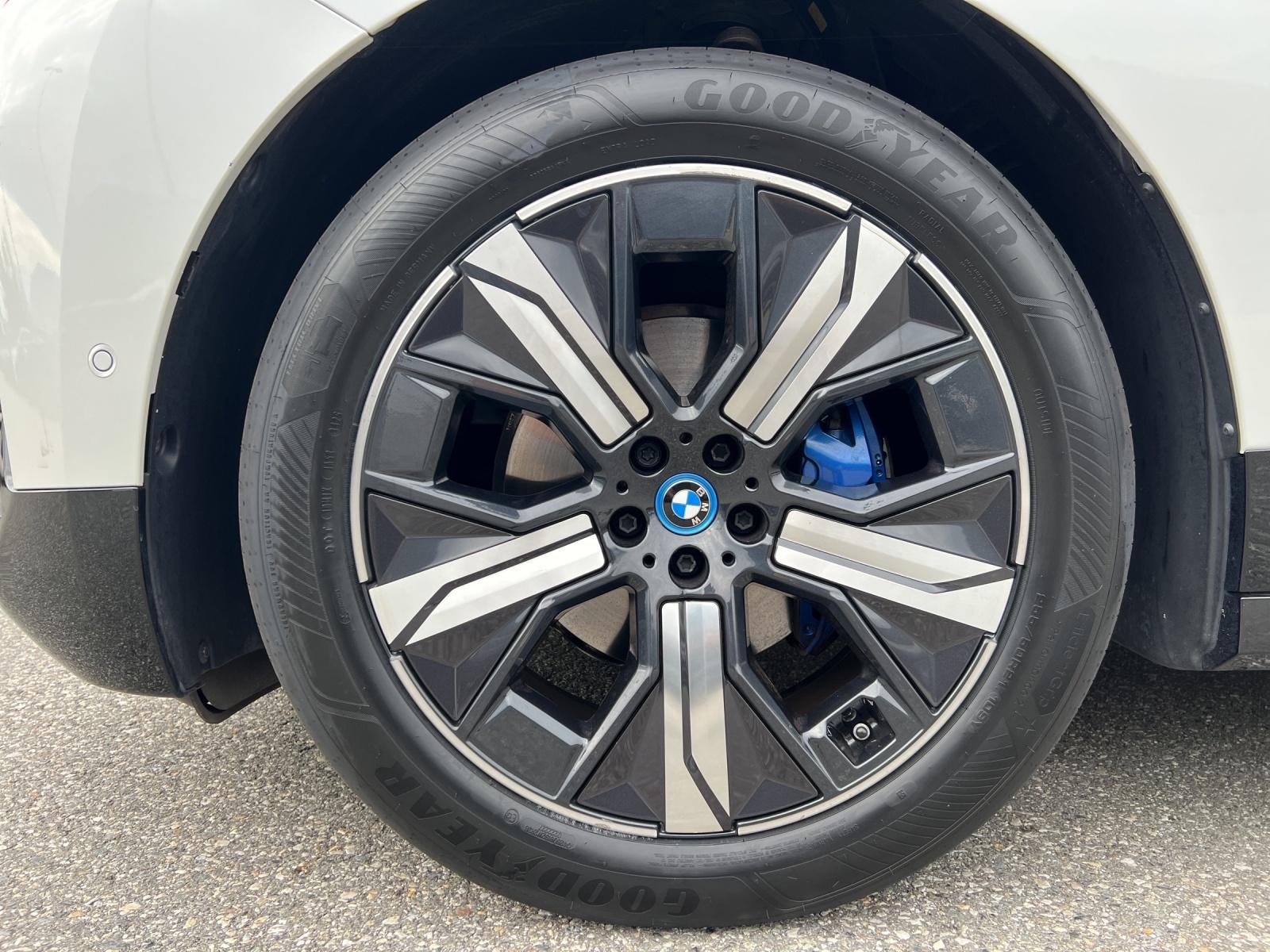 BMW iX xDrive40 (CH)🔋-image-9