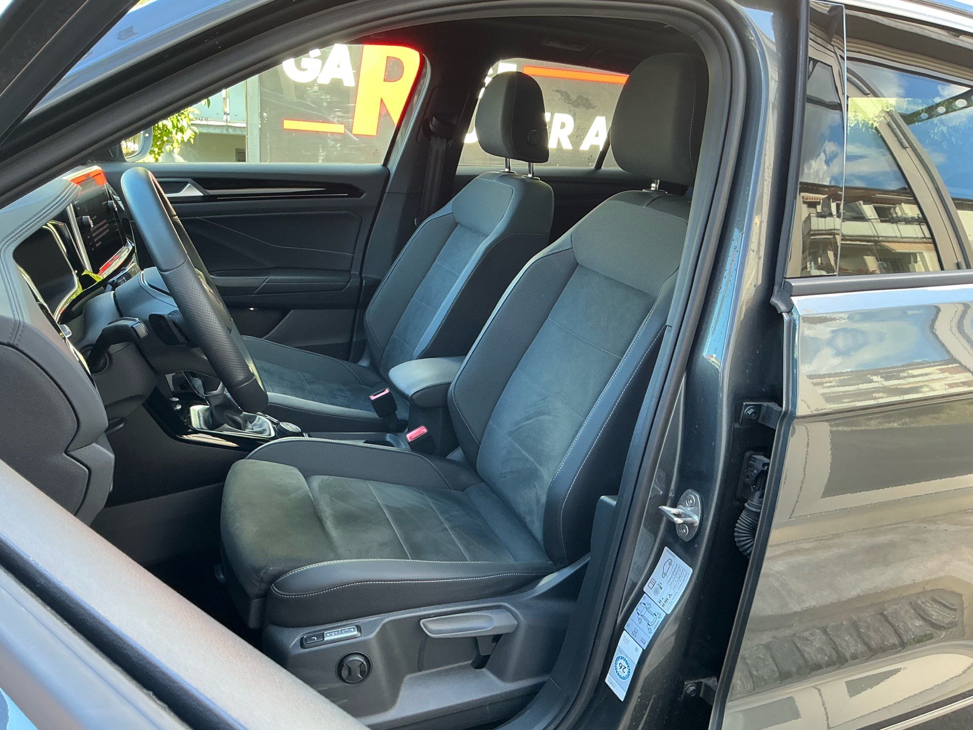 VW T-Roc R-LINE 4MOTION *** PANORAMAGLASDACH & AMHÄNGEKUPPLUNG ***-image-7