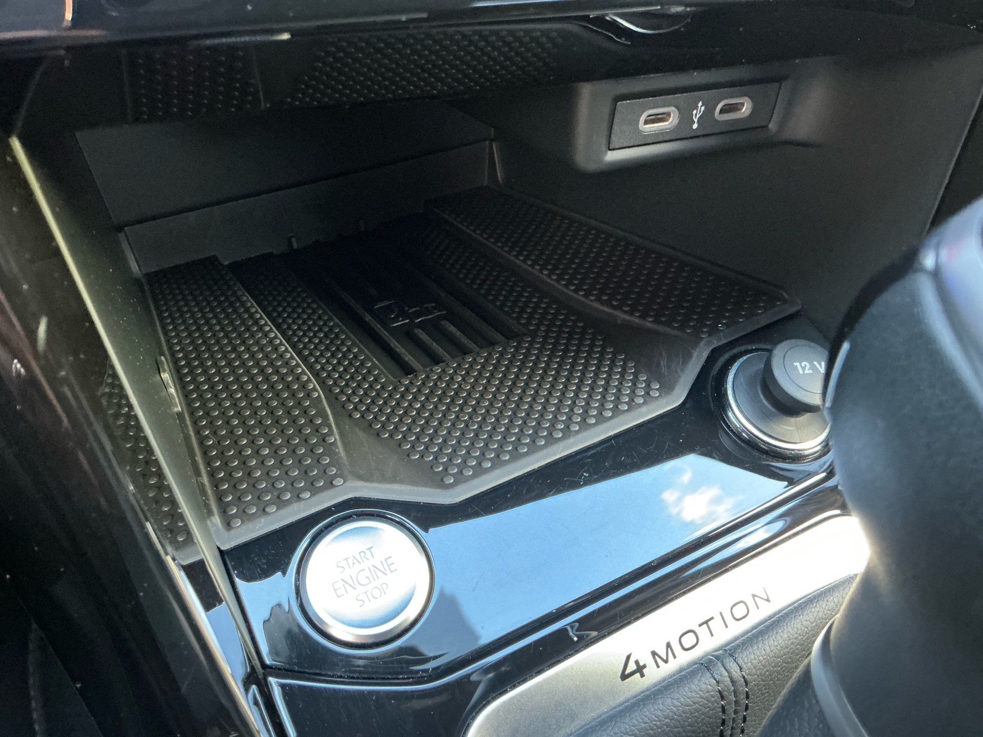 VW T-Roc R-LINE 4MOTION *** PANORAMAGLASDACH & AMHÄNGEKUPPLUNG ***-image-24
