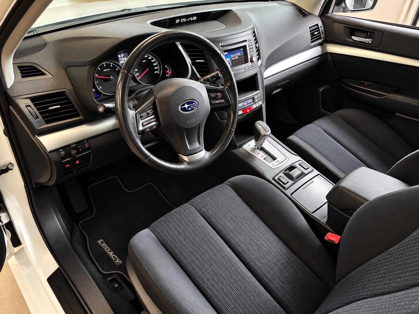 SUBARU Legacy 2.0i Swiss AWD Lineartronic-image-11