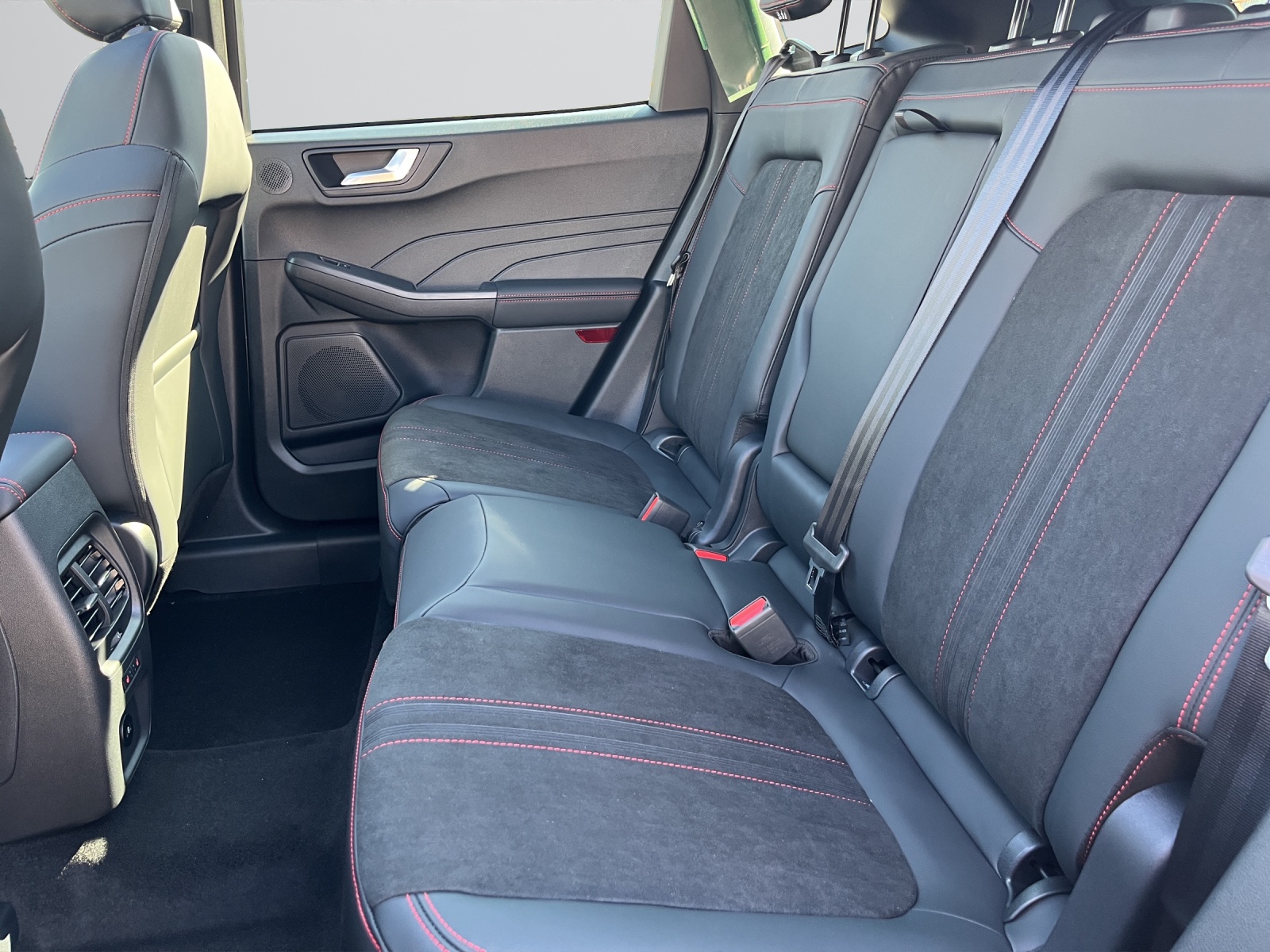 FORD Kuga 2.5 PHEV ST-Line X FWD-image-10