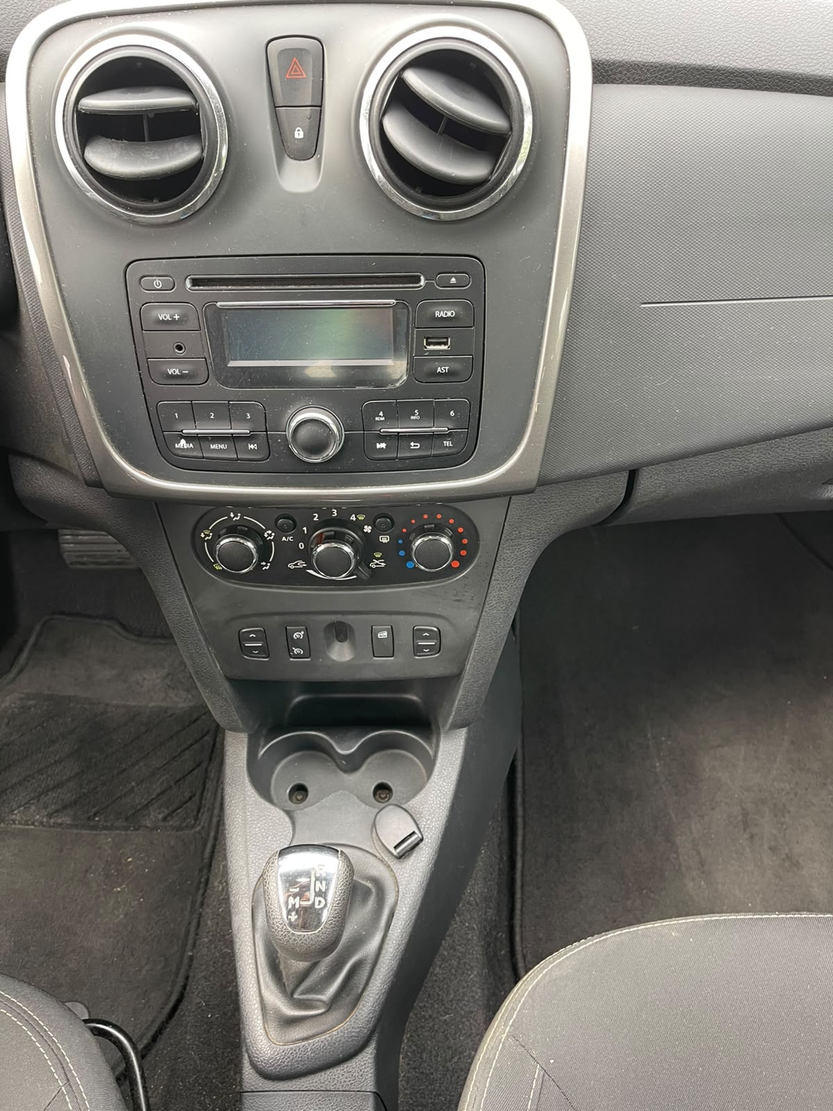 DACIA Logan MCV 0.9 Essential Automatic-image-8