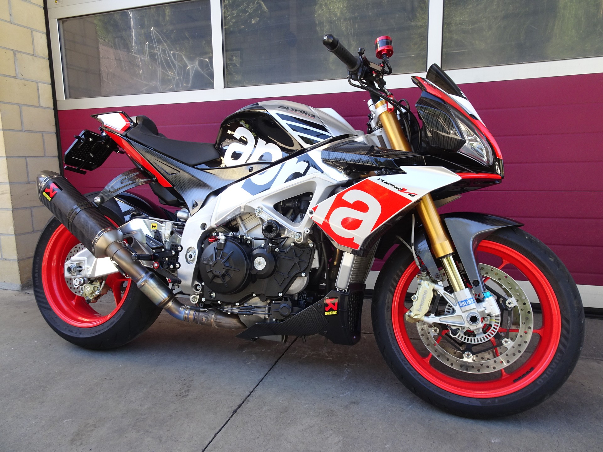 APRILIA Tuono V4 1100 Factory-image-10