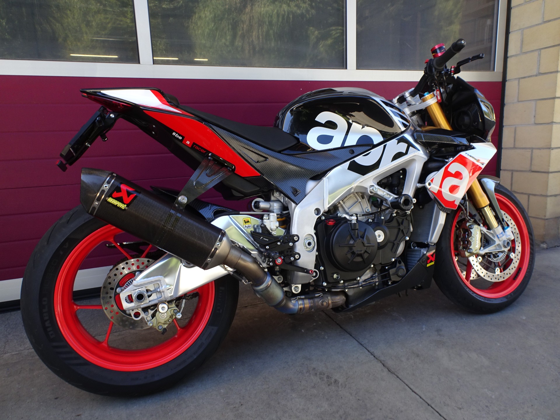 APRILIA Tuono V4 1100 Factory-image-8