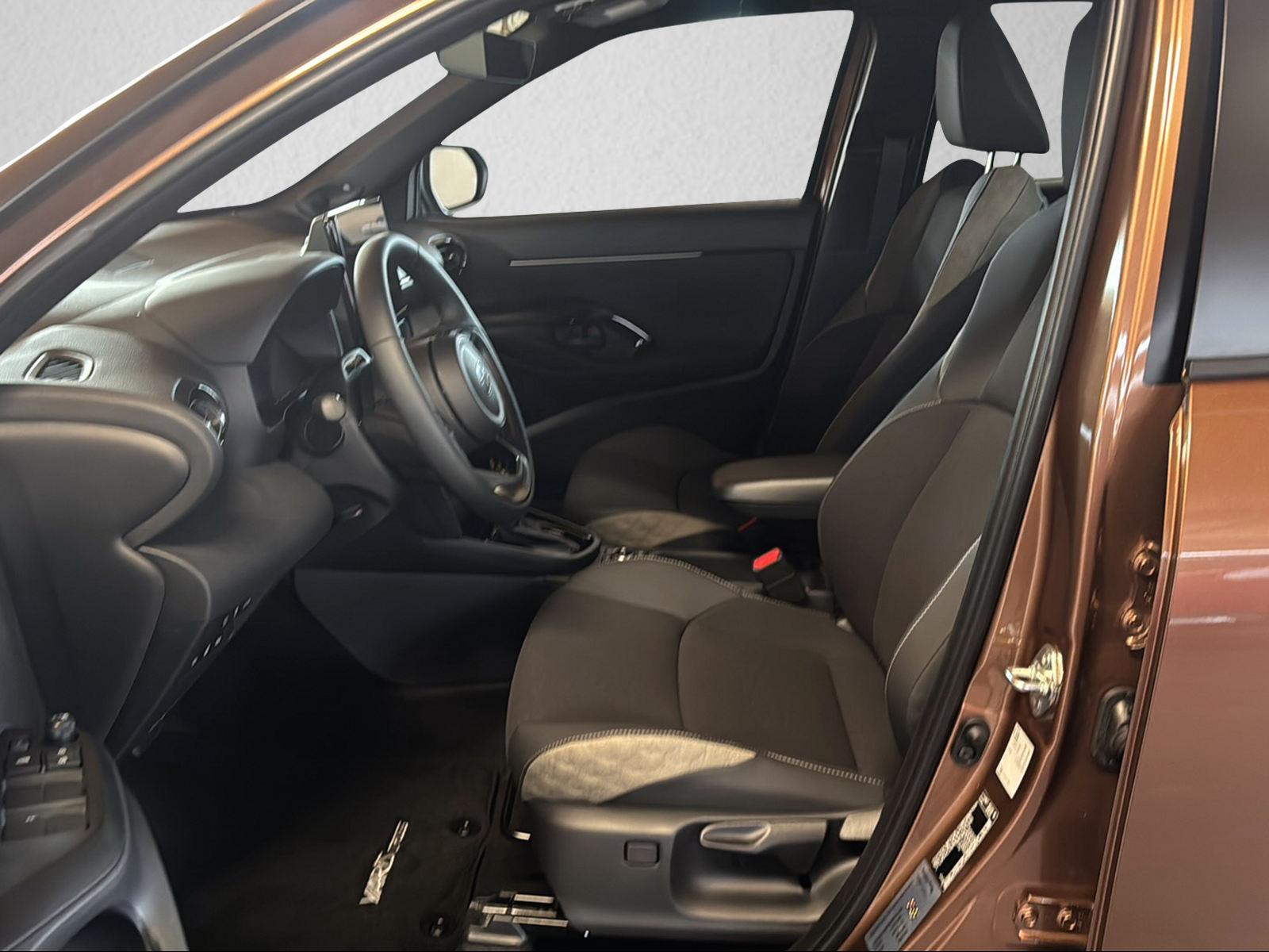 TOYOTA Yaris Cross 1.5 VVT-i HSD Premium AWD-i-image-7