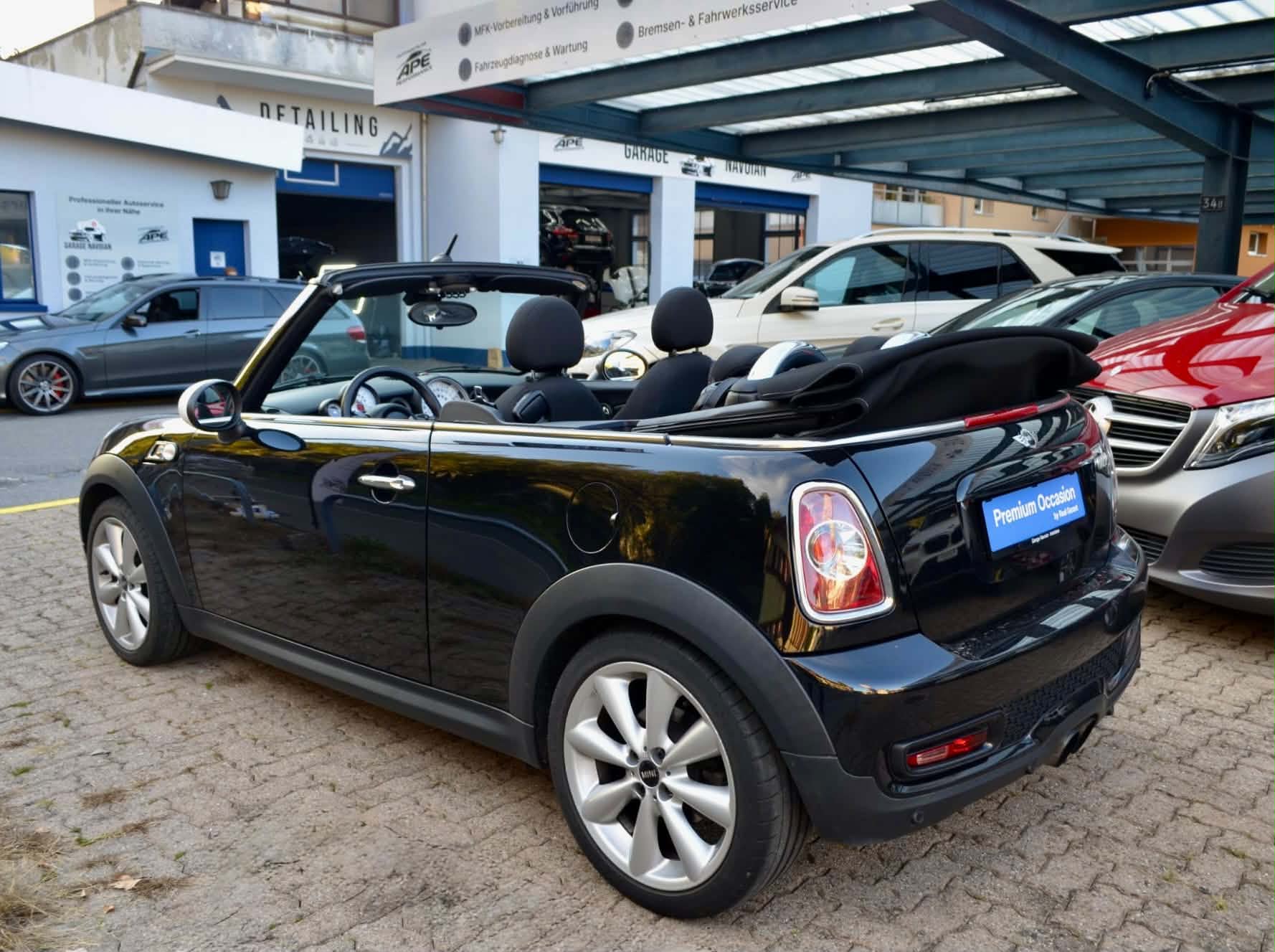 MINI Cooper S Cabriolet-image-2