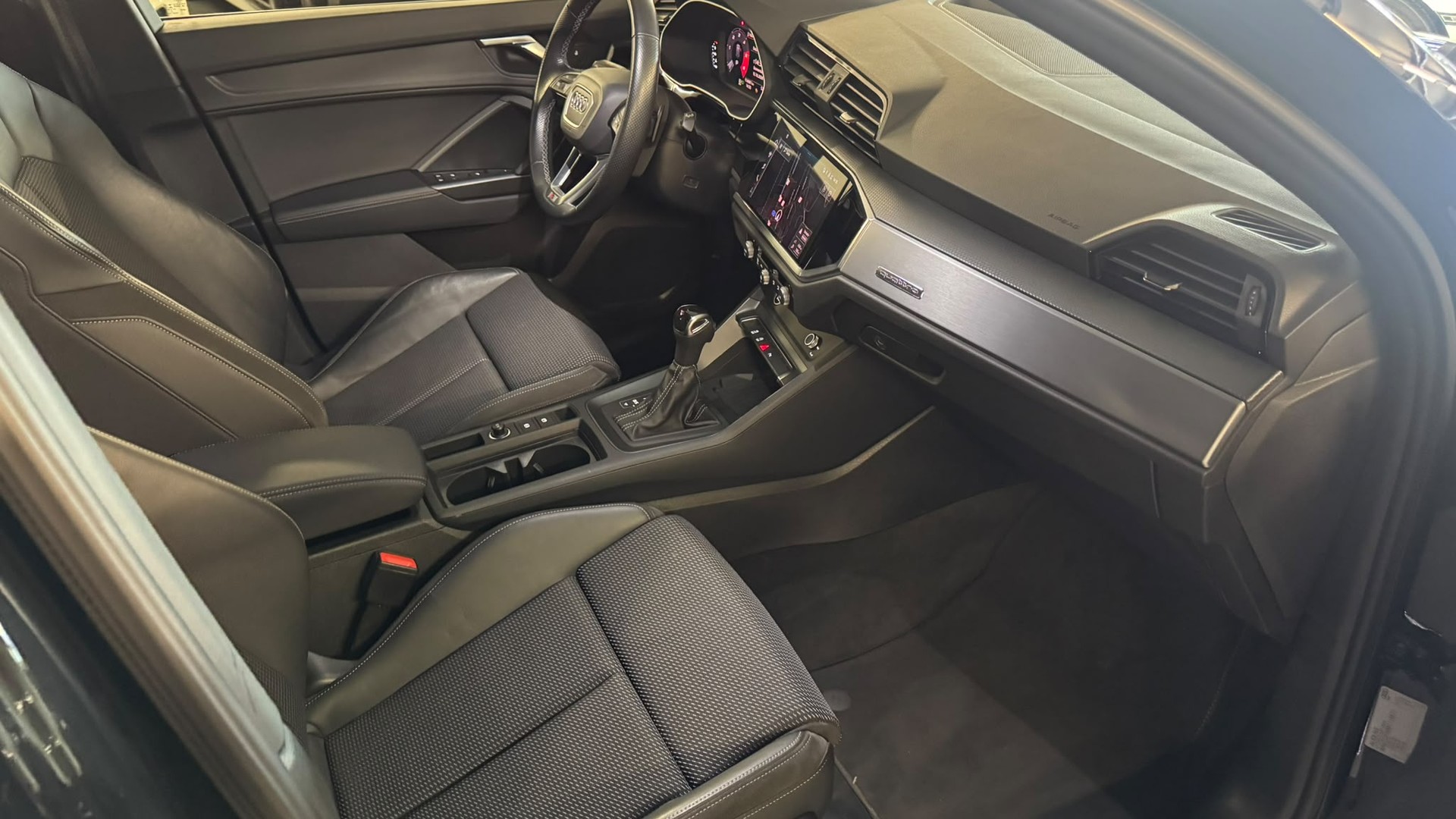 AUDI Q3 35 TDI S line Attraction quattro S-tronic-image-16