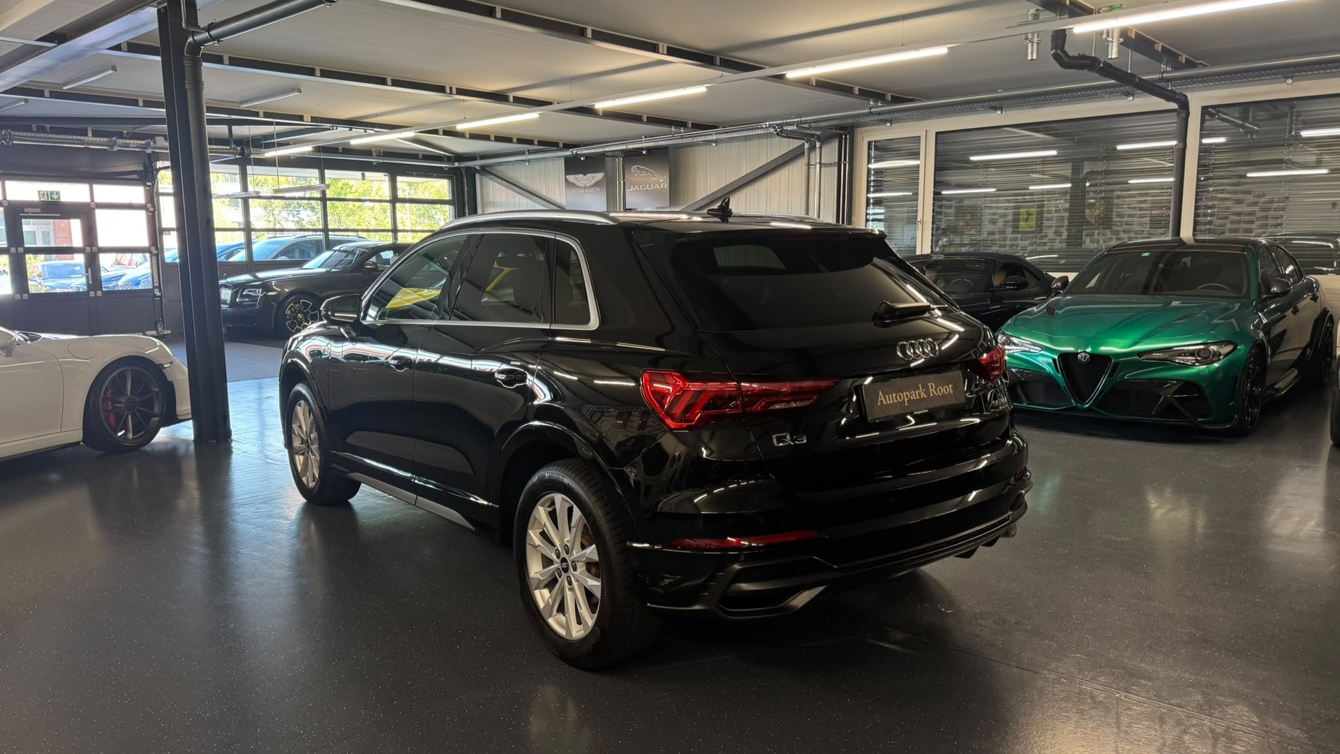 AUDI Q3 35 TDI S line Attraction quattro S-tronic-image-5
