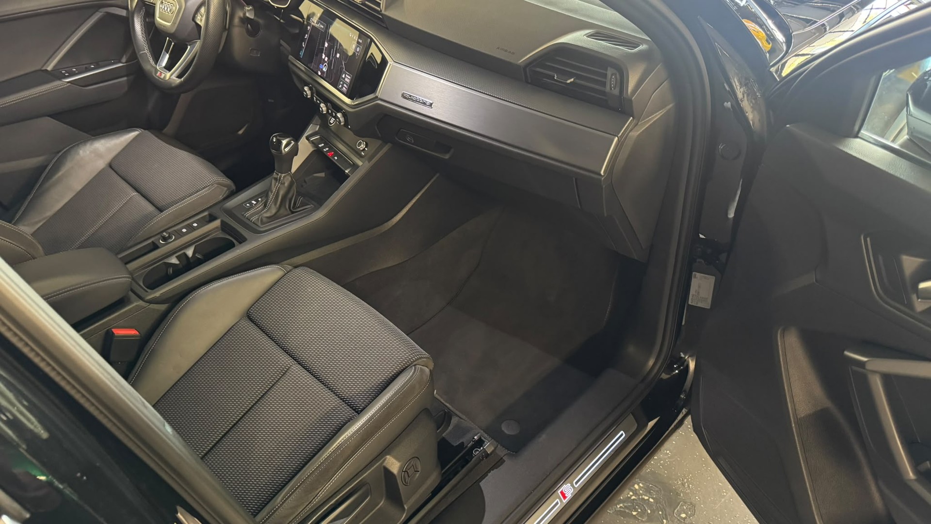 AUDI Q3 35 TDI S line Attraction quattro S-tronic-image-18