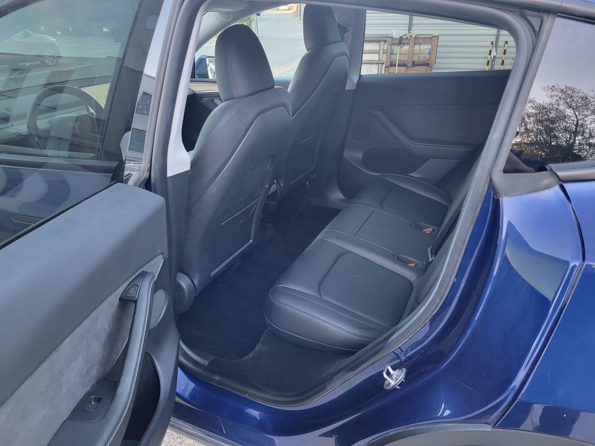 TESLA Model Y Long Range-image-9