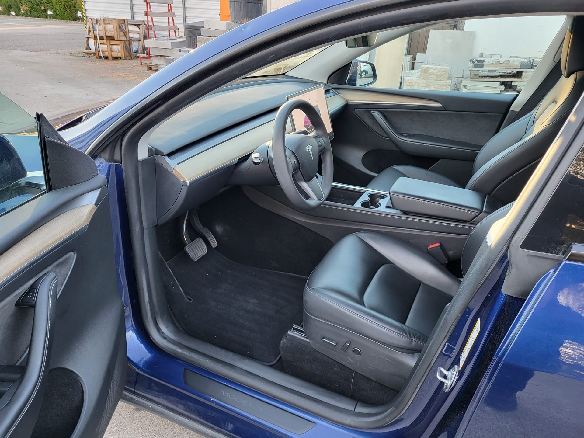 TESLA Model Y Long Range-image-8