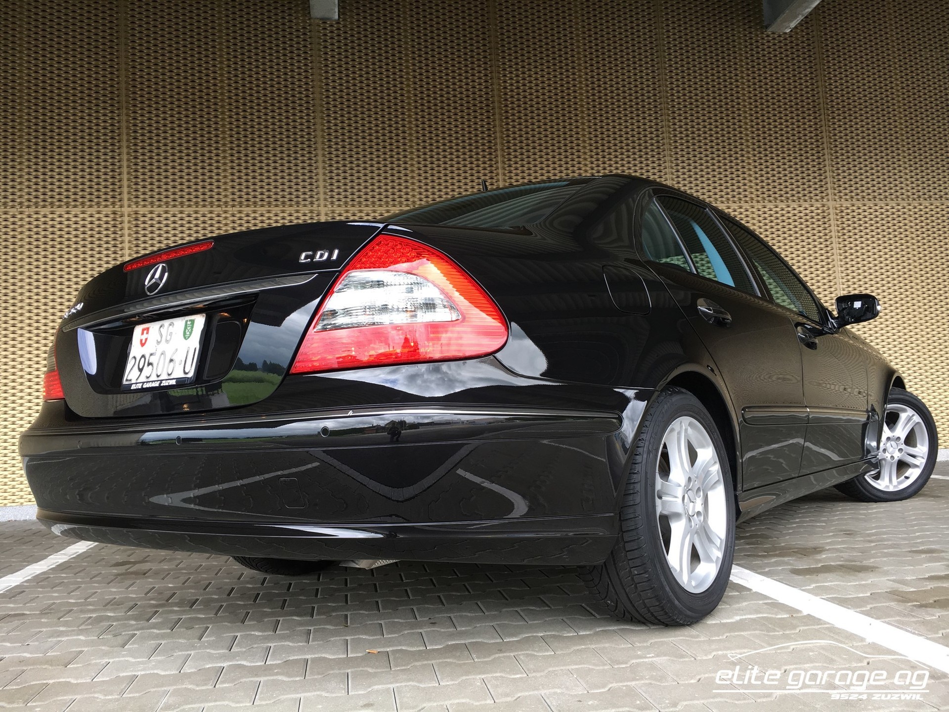 MERCEDES-BENZ E 320 CDI Avantgarde-image-4