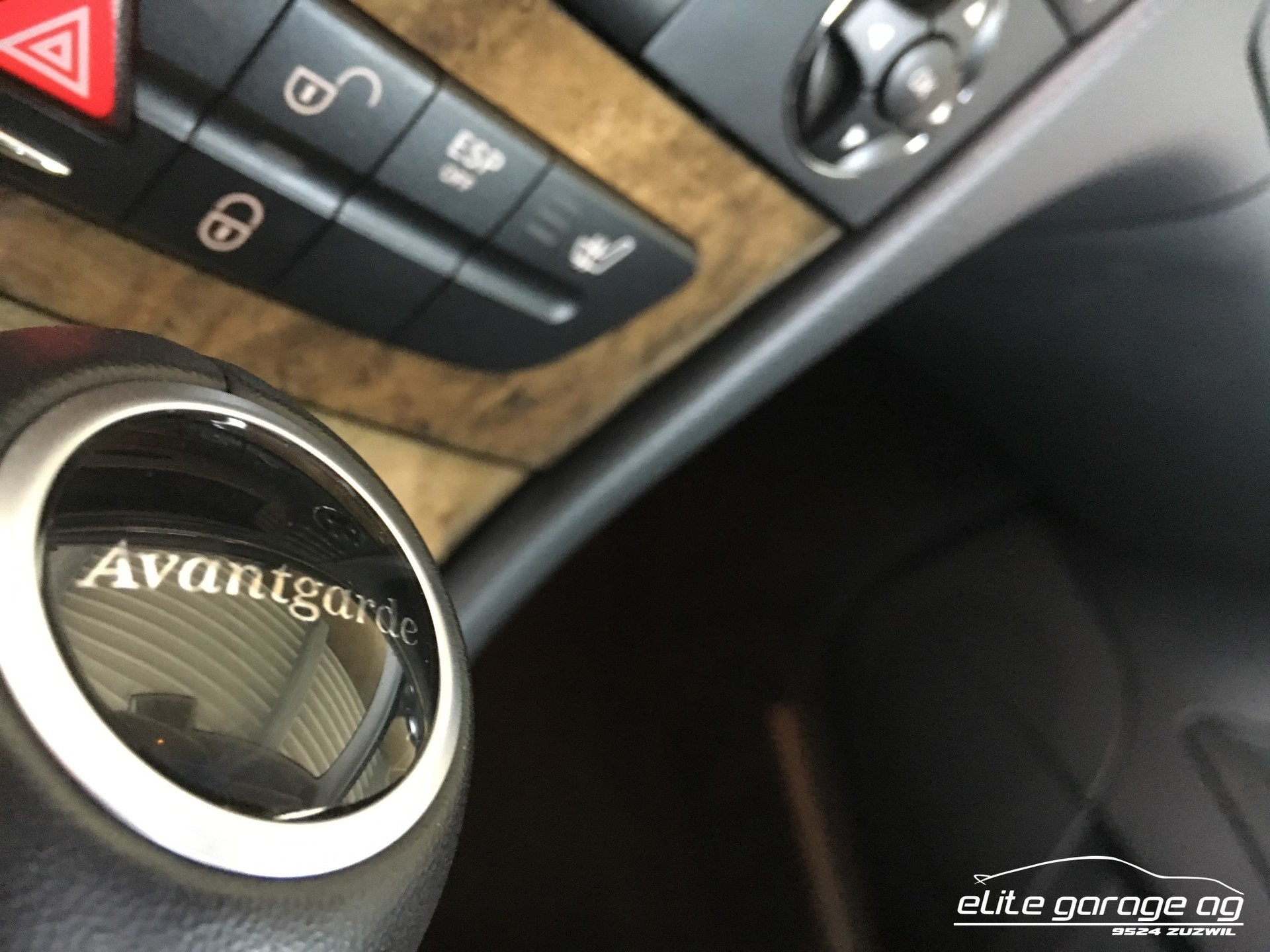 MERCEDES-BENZ E 320 CDI Avantgarde-image-14