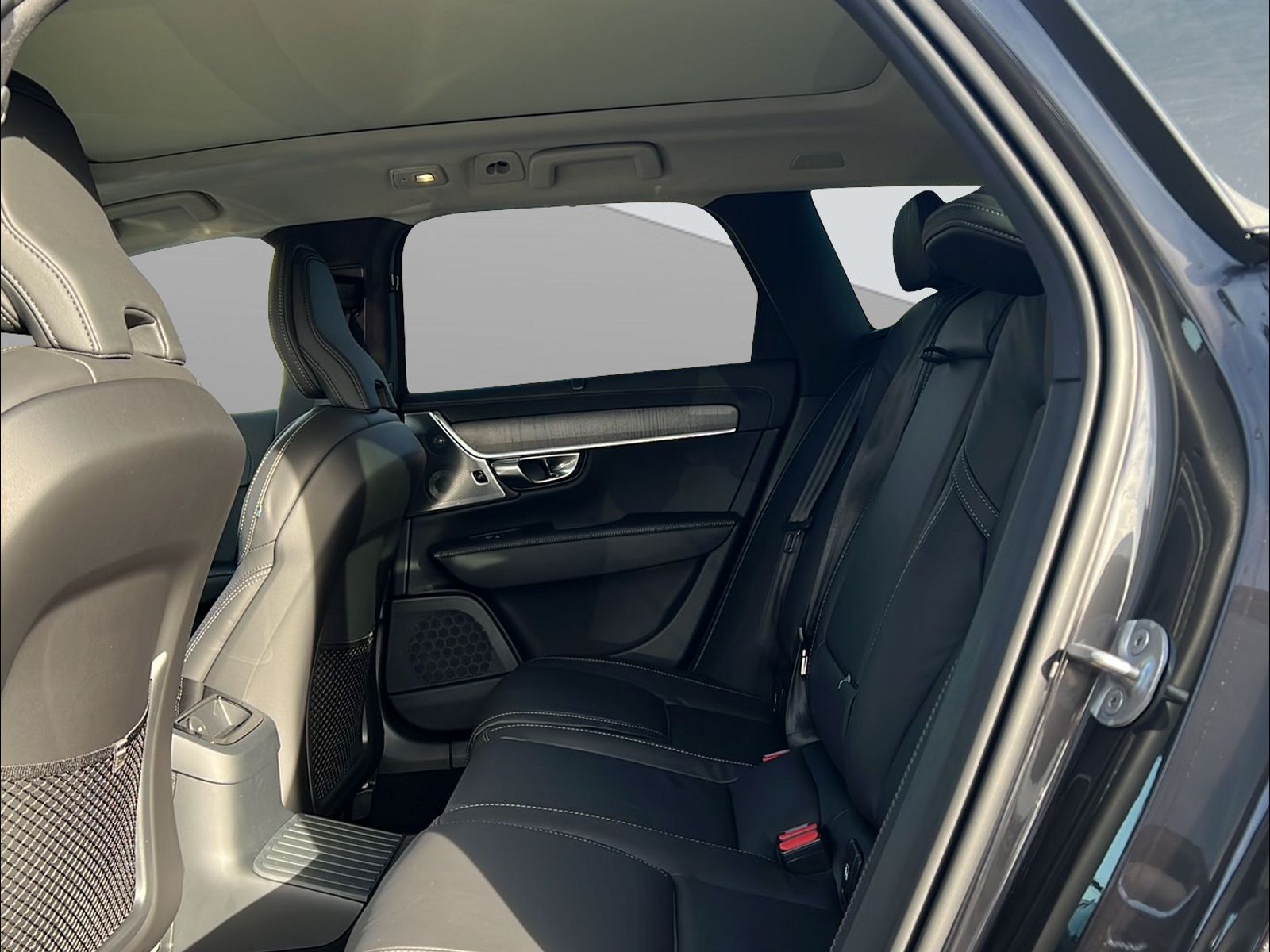 VOLVO V90 2.0 T8 TE Ultimate Dark eAWD-image-13