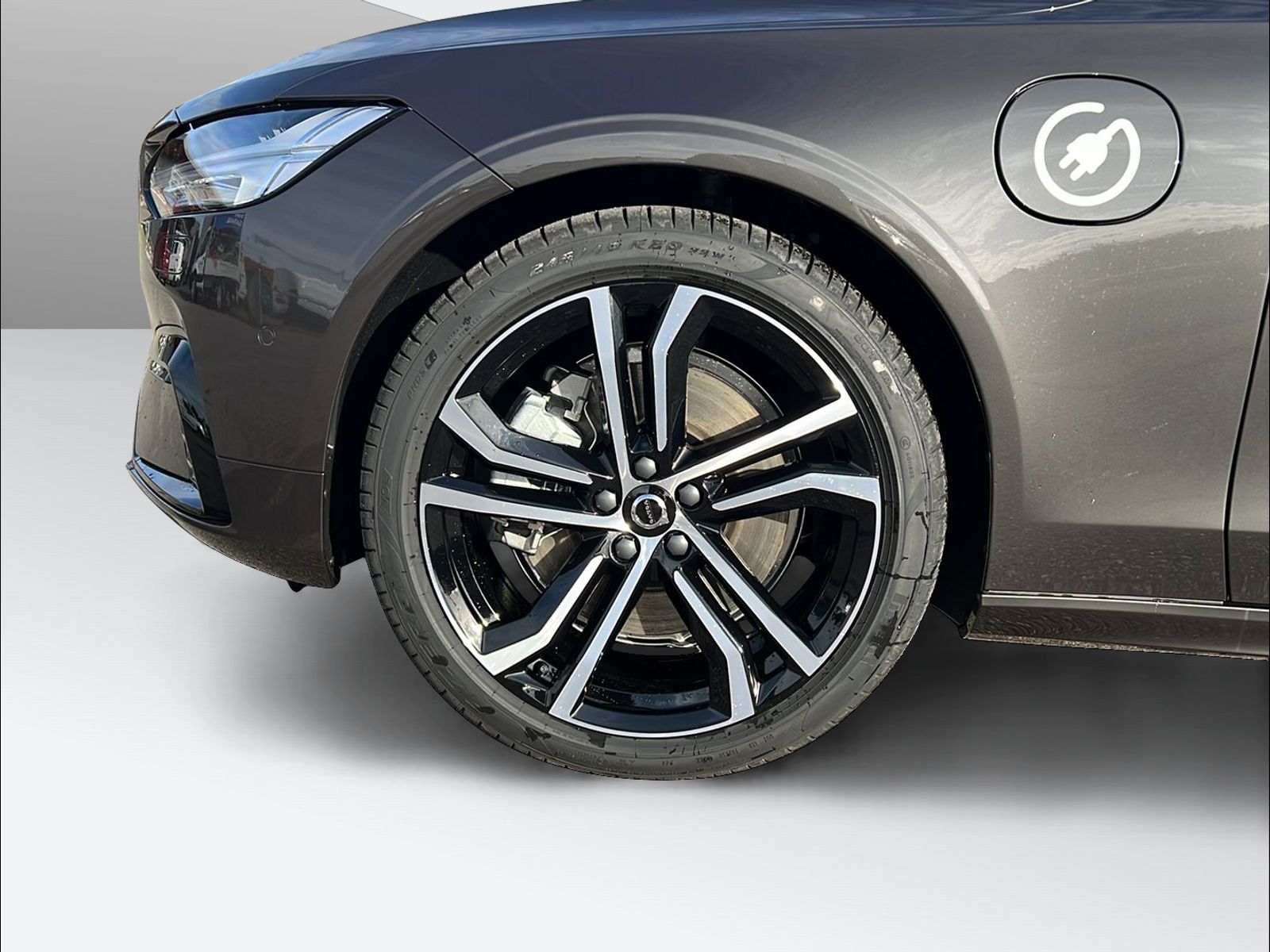 VOLVO V90 2.0 T8 TE Ultimate Dark eAWD-image-8