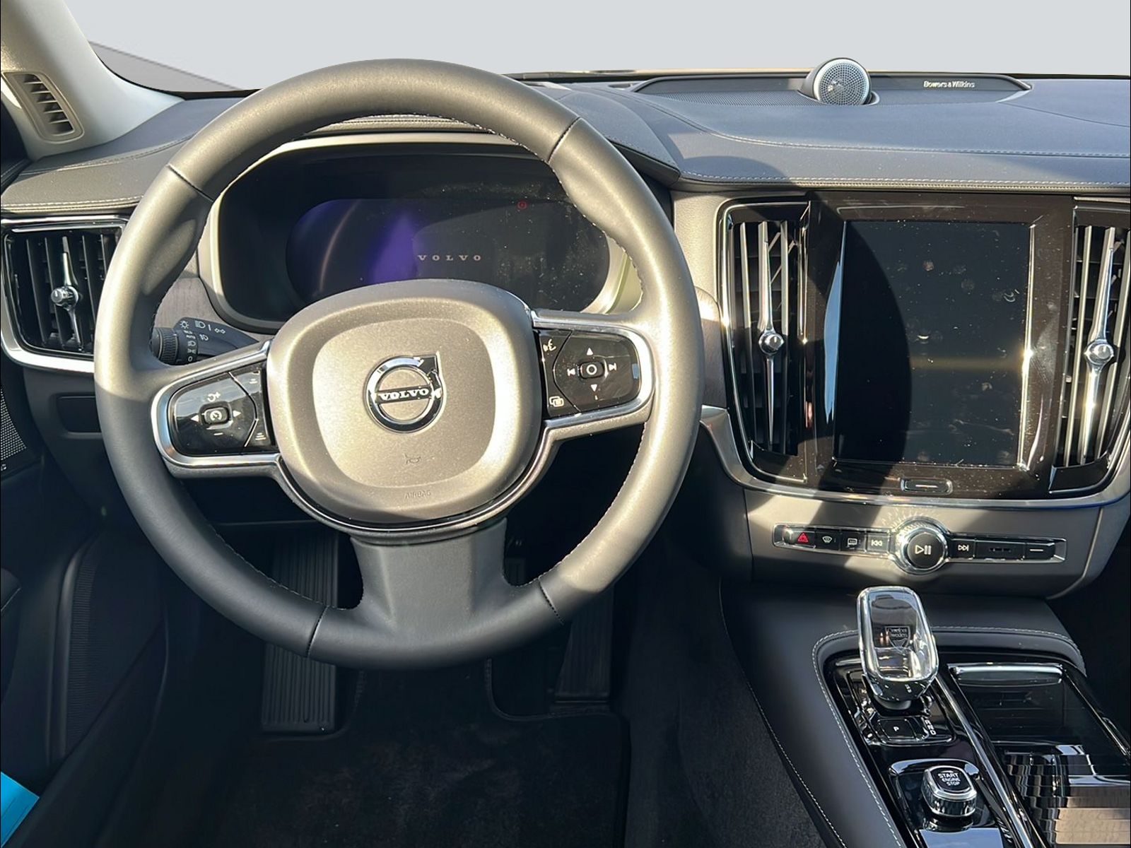 VOLVO V90 2.0 T8 TE Ultimate Dark eAWD-image-12