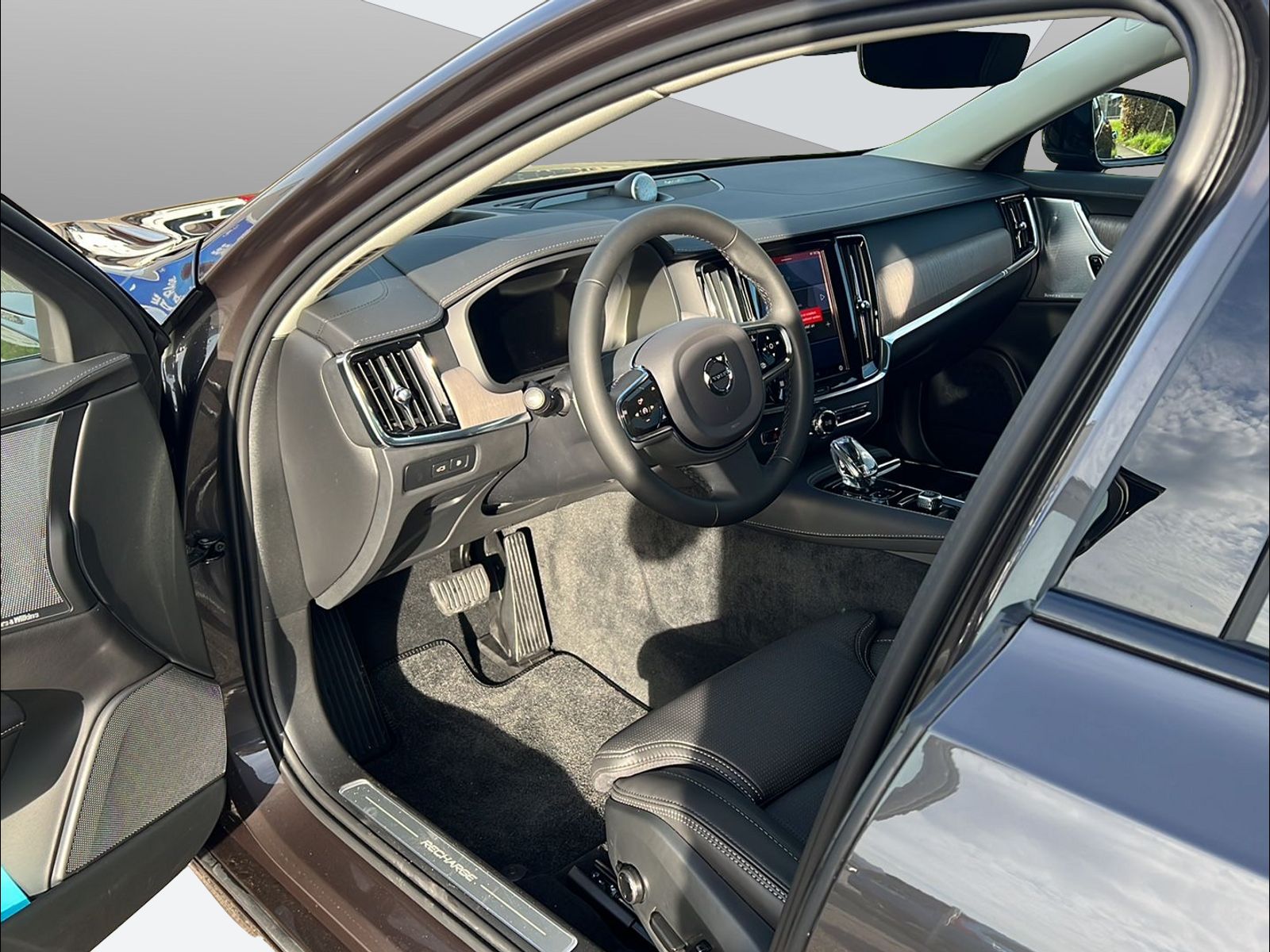 VOLVO V90 2.0 T8 TE Ultimate Dark eAWD-image-9