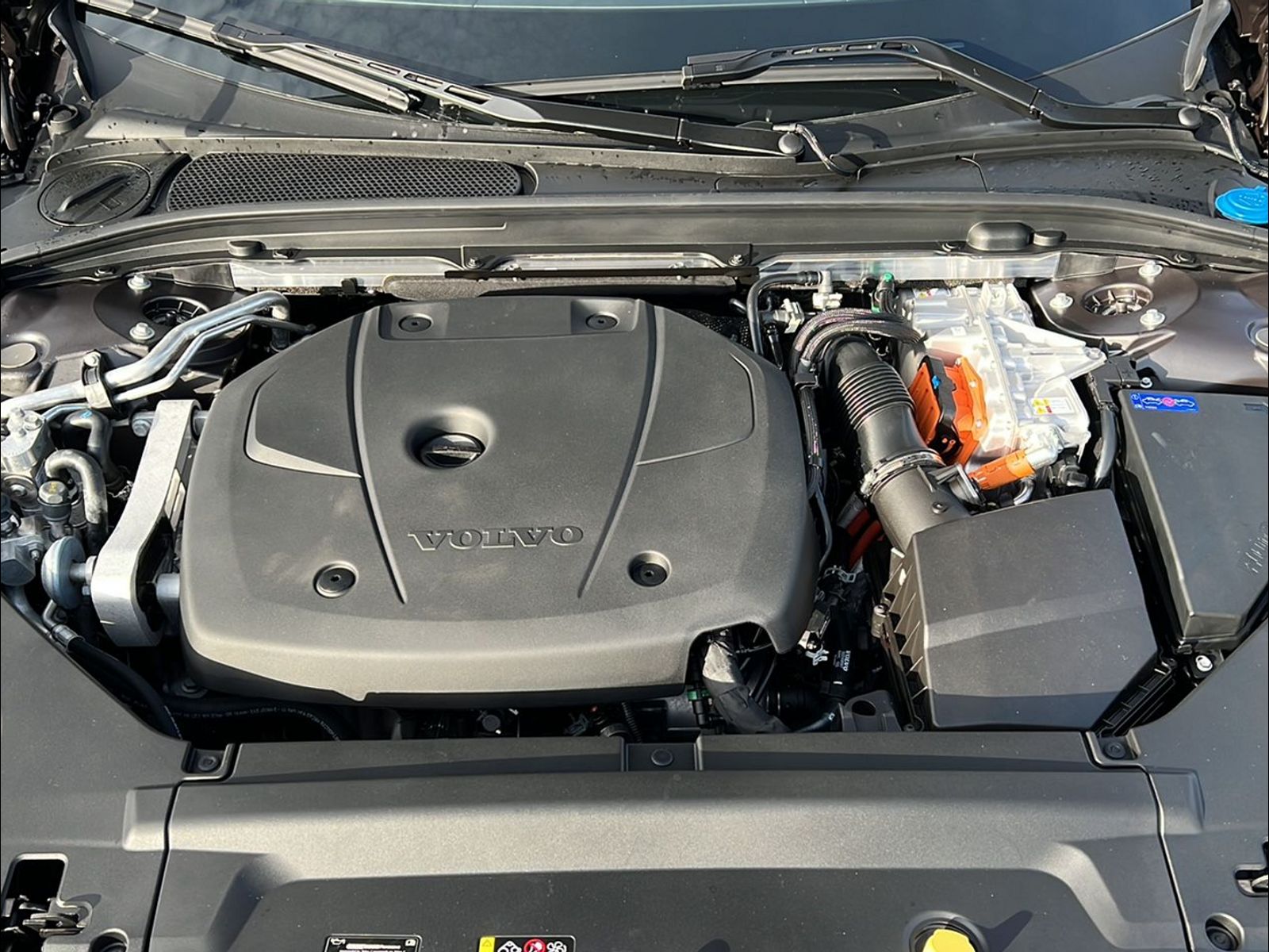 VOLVO V90 2.0 T8 TE Ultimate Dark eAWD-image-15