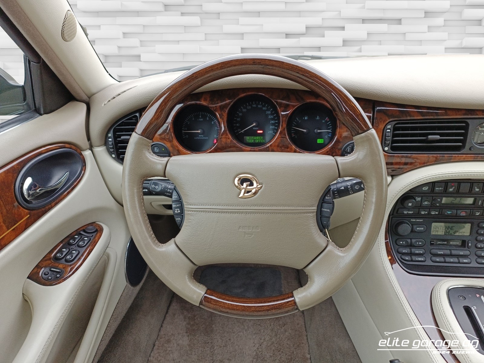DAIMLER V8 4.0 S/C-image-9