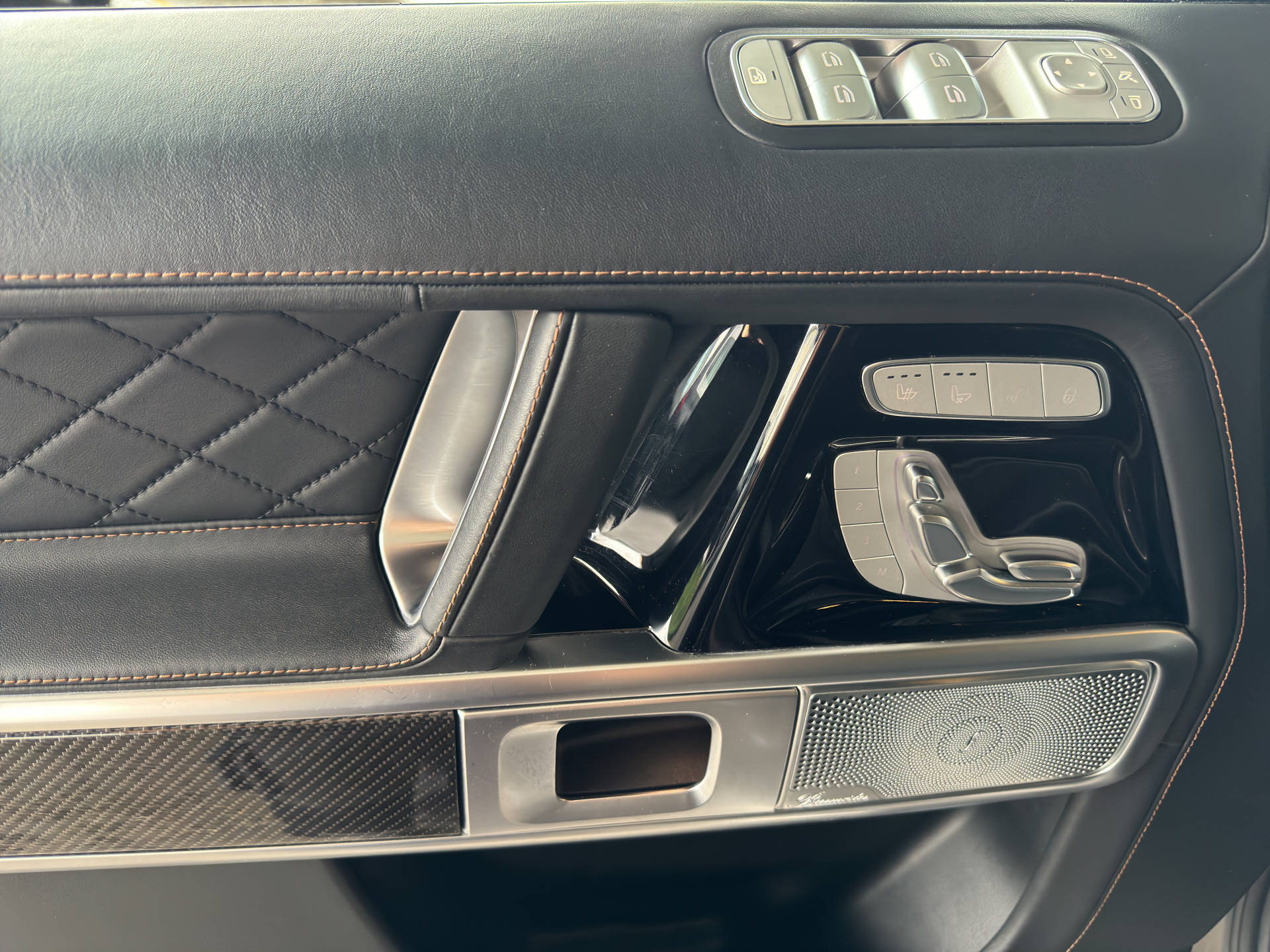 MERCEDES-BENZ G 63 AMG-image-12