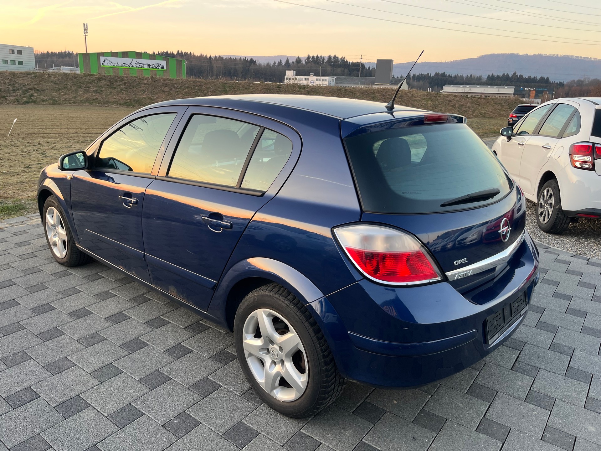 OPEL Astra 1.9 CDTi Enjoy-image-2