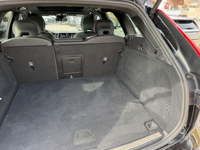 VOLVO XC60 T6 eAWD PluginHybrid Black Edition-image-9