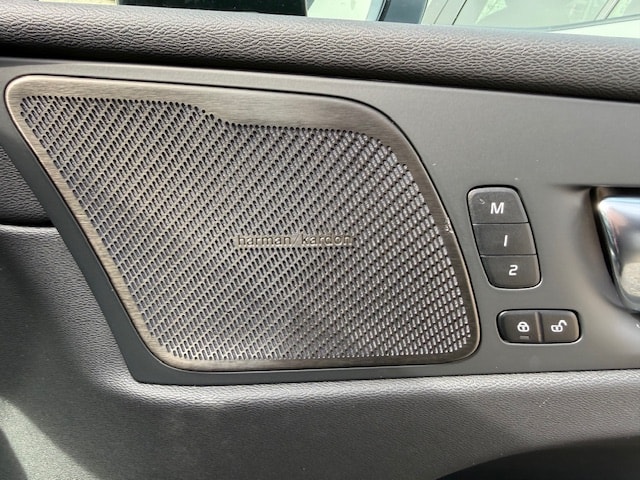 VOLVO XC60 T6 eAWD PluginHybrid Black Edition-image-12