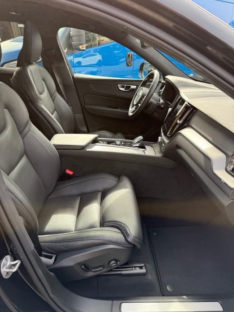 VOLVO XC60 T6 eAWD PluginHybrid Black Edition-image-11