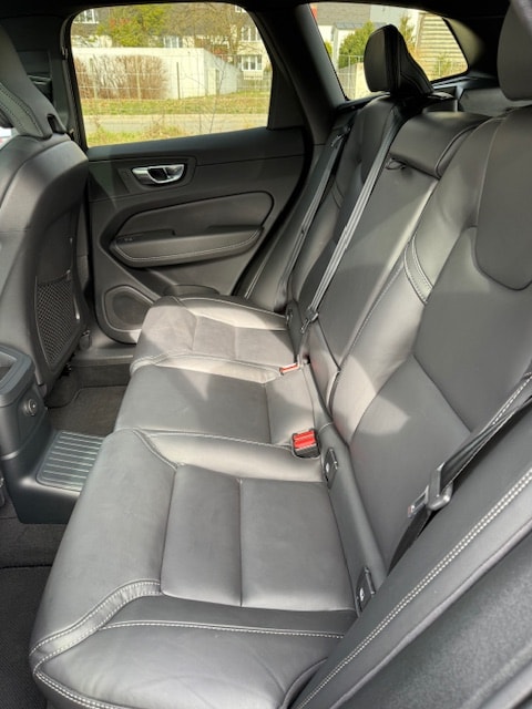 VOLVO XC60 T6 eAWD PluginHybrid Black Edition-image-8