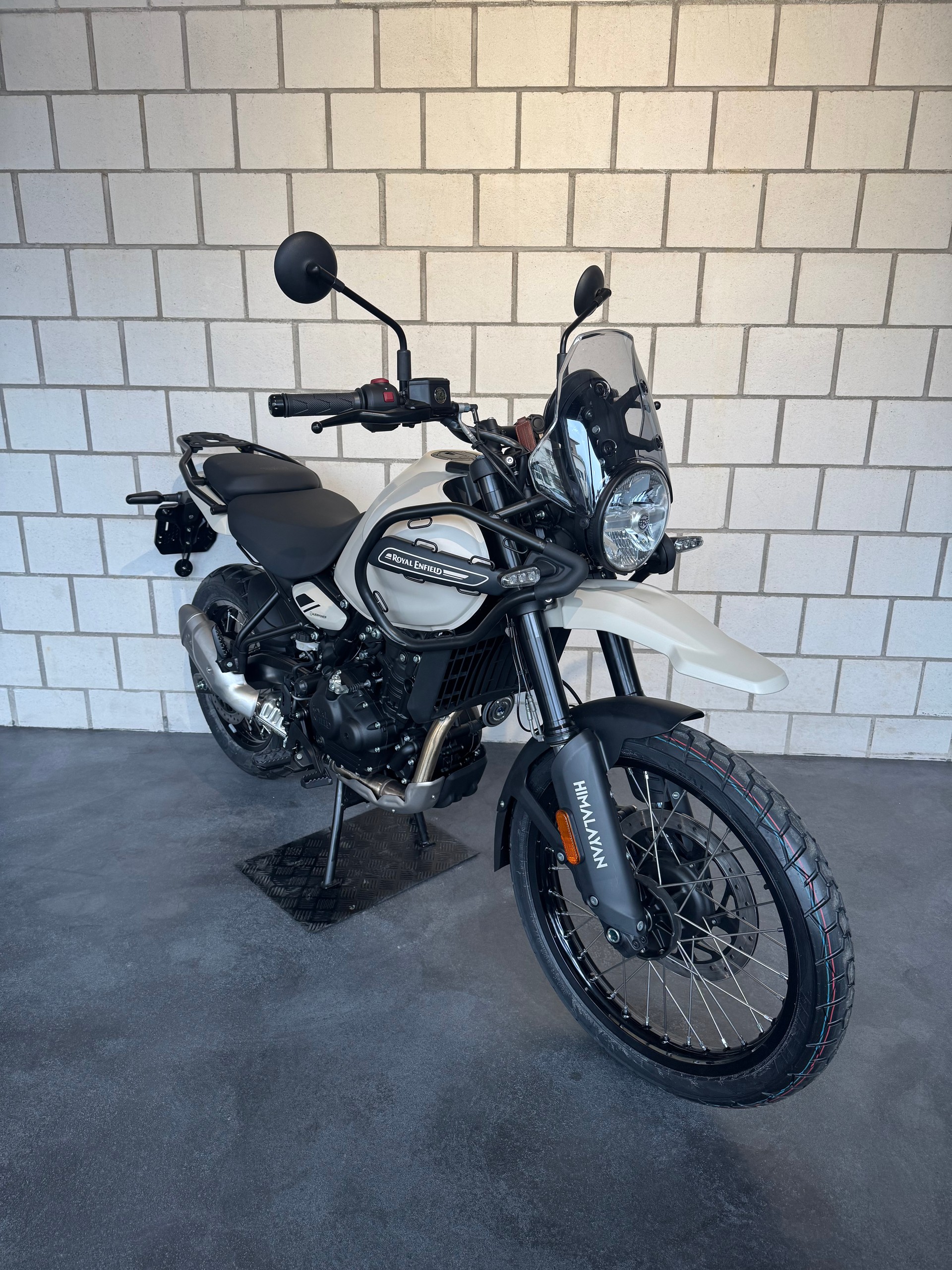 ROYAL ENFIELD HIMALAYAN 452-showroom-element-3