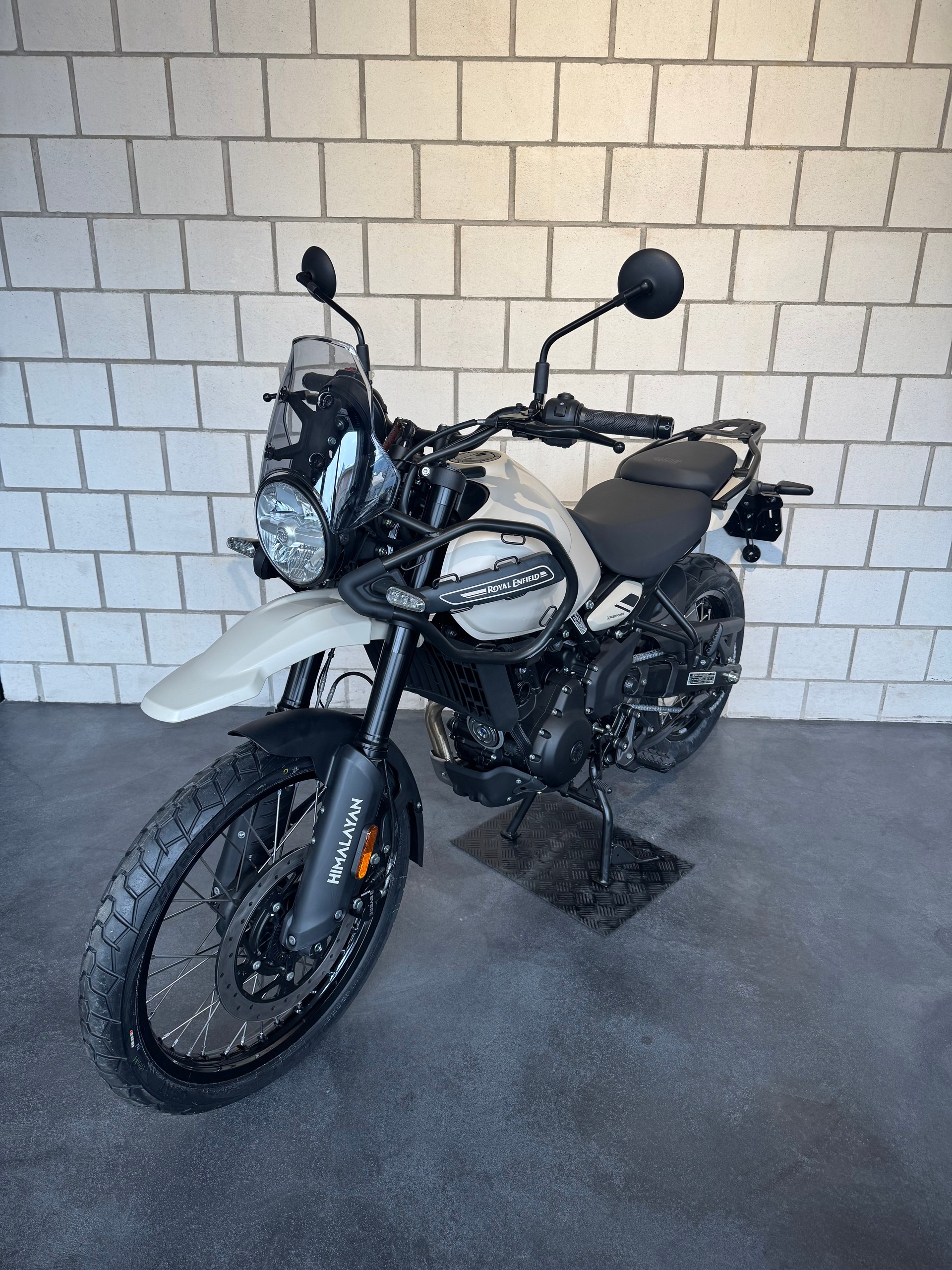 ROYAL ENFIELD HIMALAYAN 452-showroom-element-2
