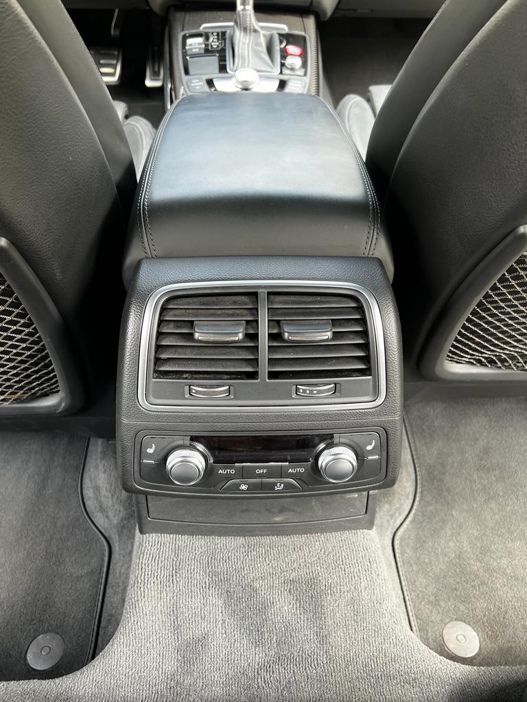 AUDI RS6 Avant 4.0 TFSI V8 quattro Tiptronic-image-16