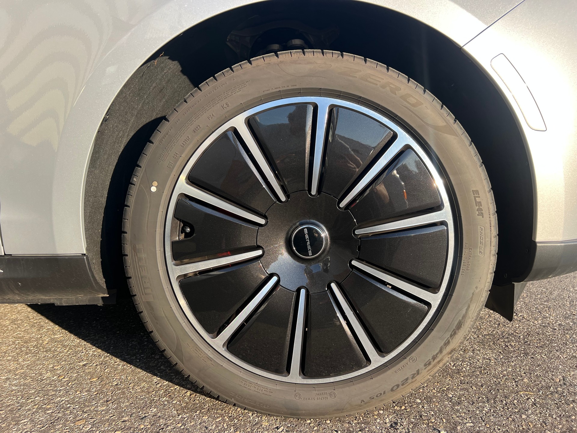 SERES Luxury AWD 80kWh-image-12