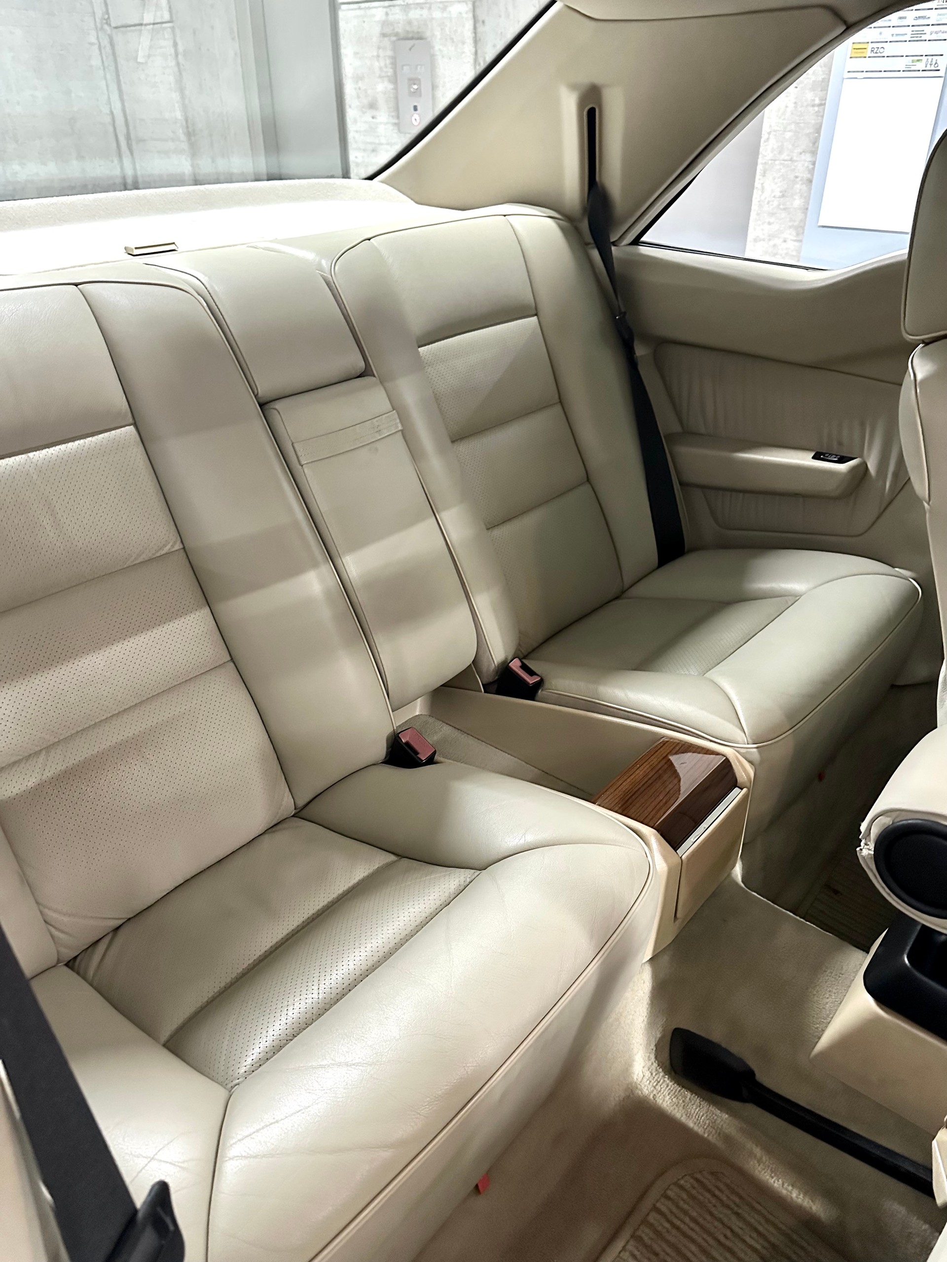 MERCEDES-BENZ 300 CE-image-13