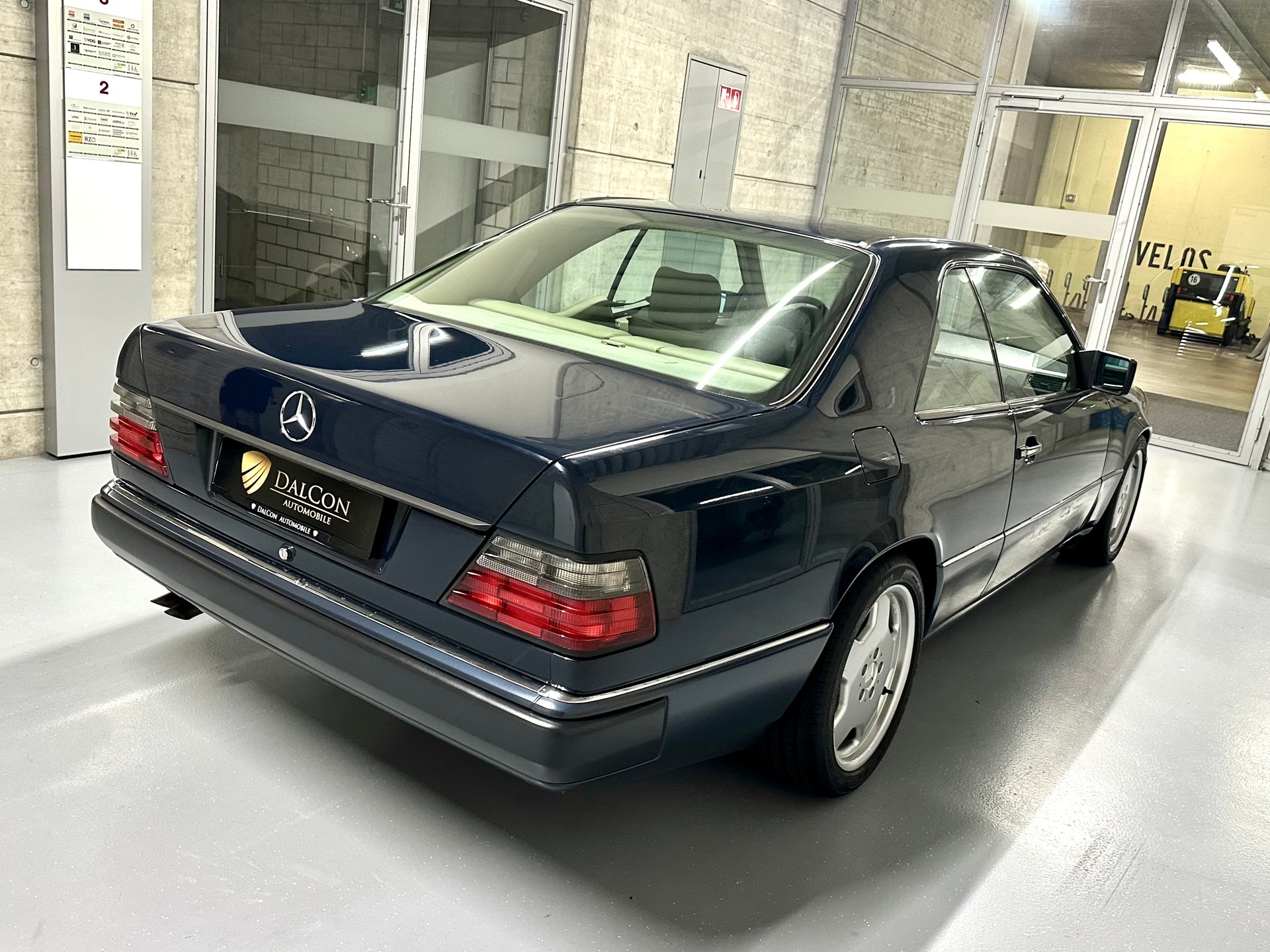 MERCEDES-BENZ 300 CE-image-7