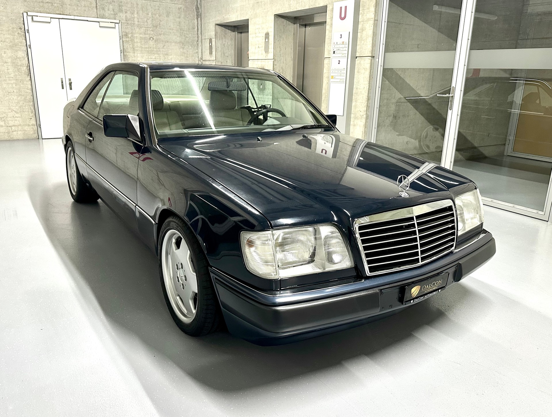 MERCEDES-BENZ 300 CE-image-6