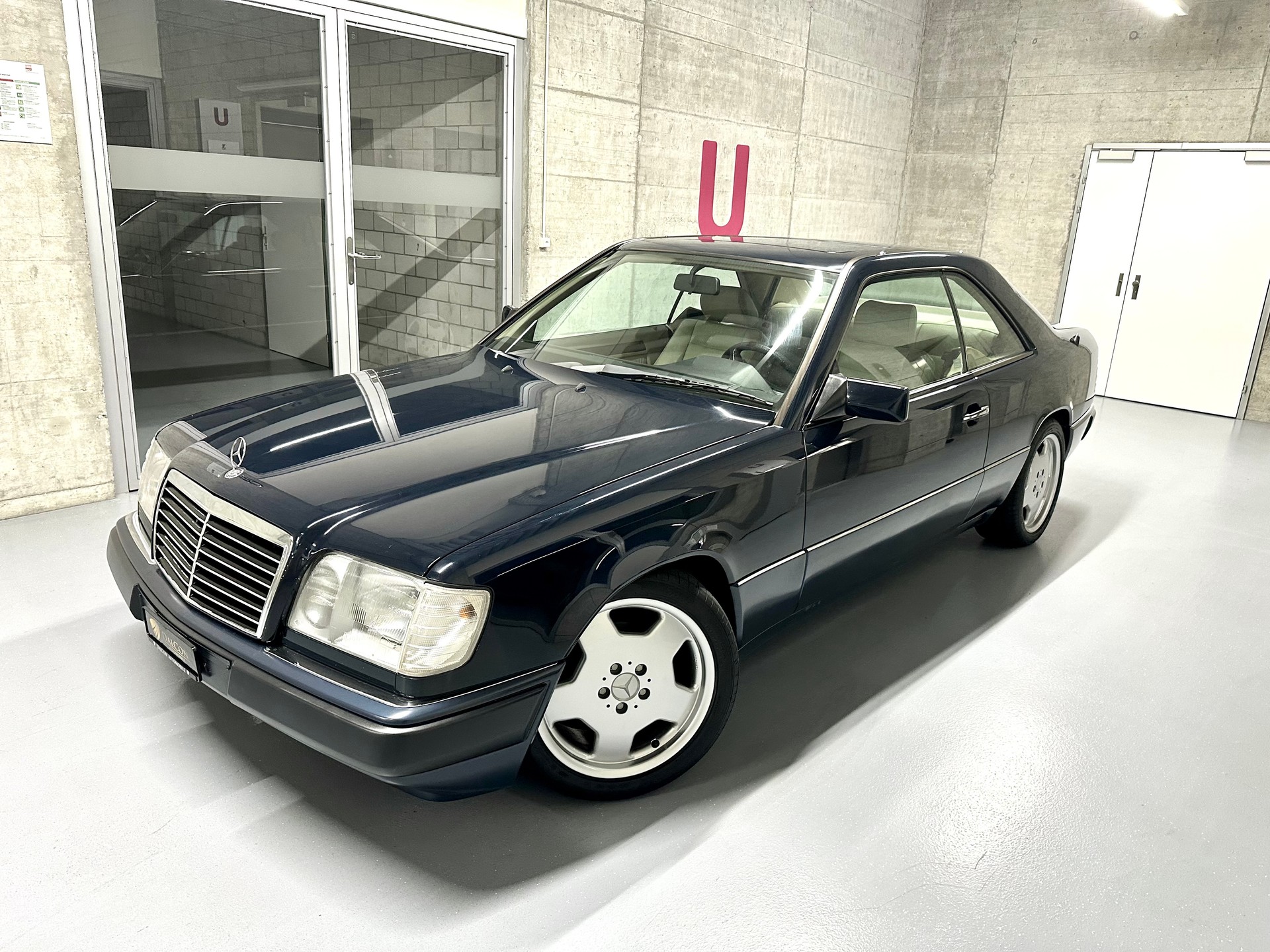 MERCEDES-BENZ 300 CE-image-2