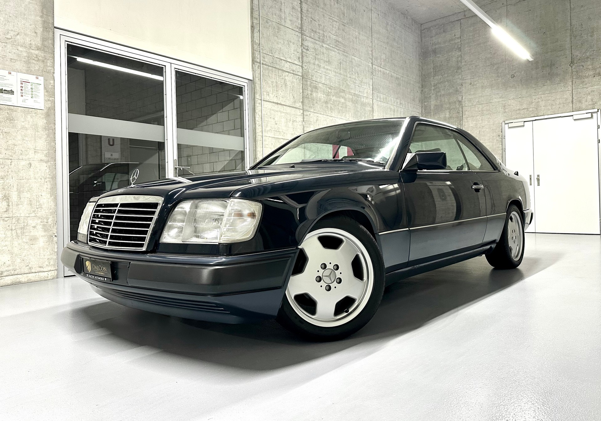 MERCEDES-BENZ 300 CE-image-1