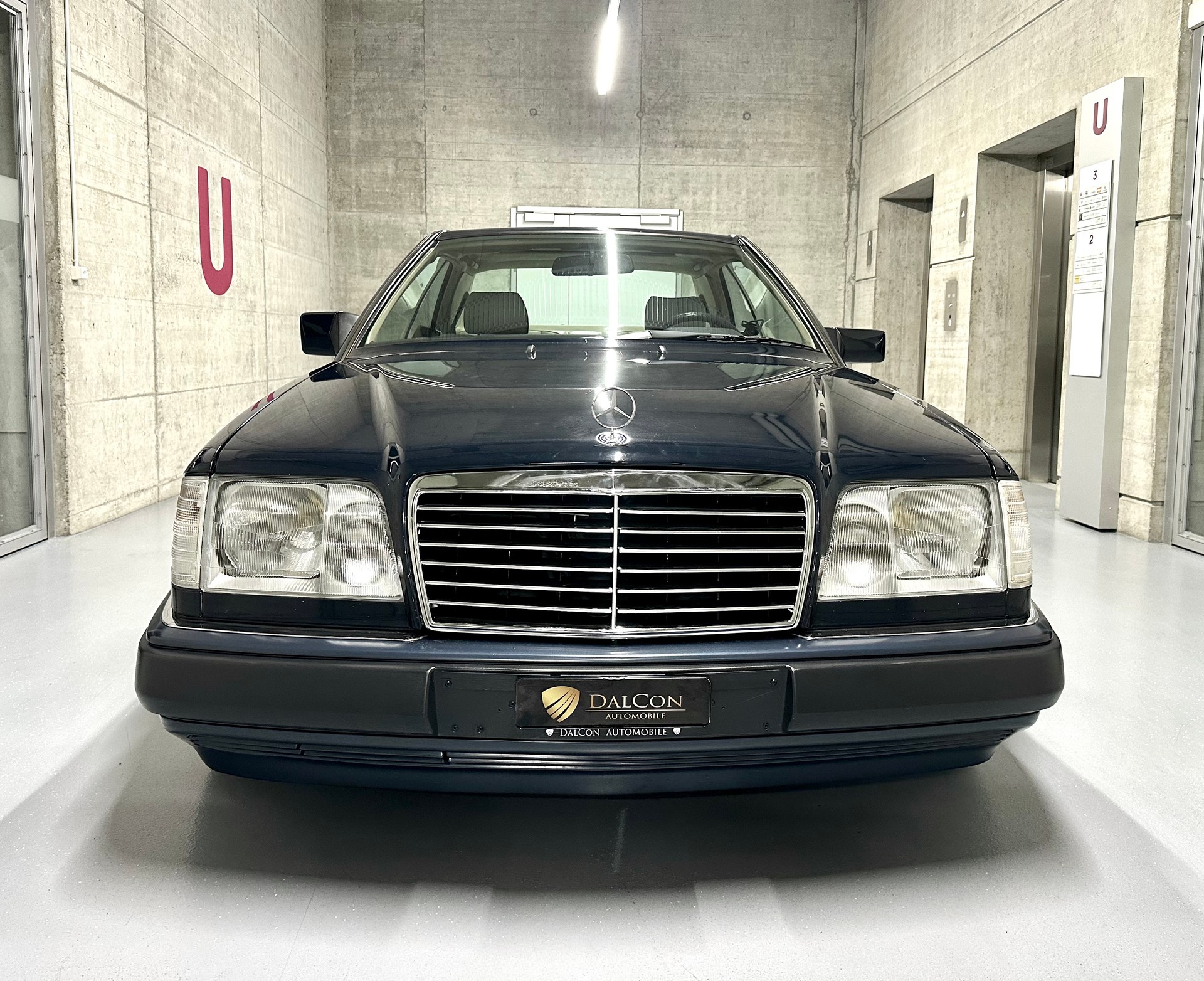MERCEDES-BENZ 300 CE-image-5