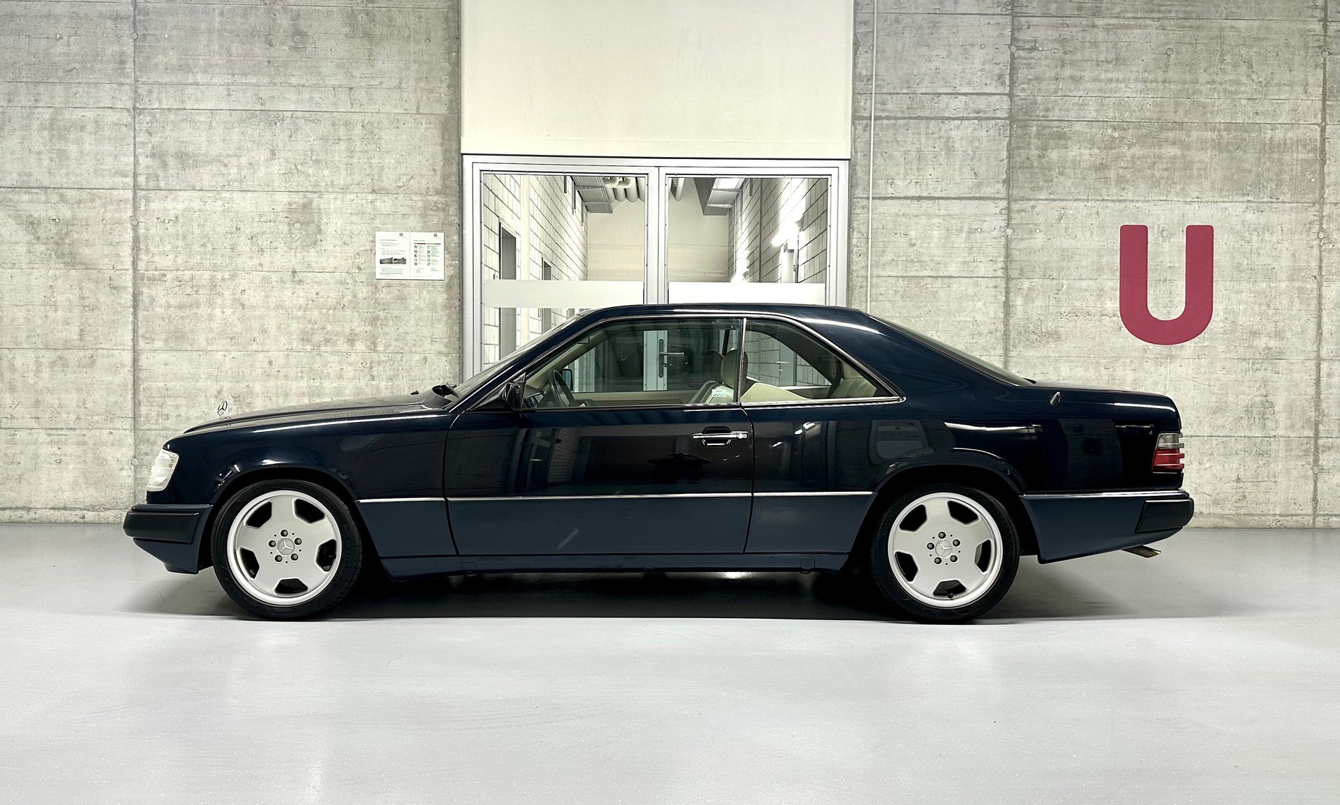 MERCEDES-BENZ 300 CE-image-3