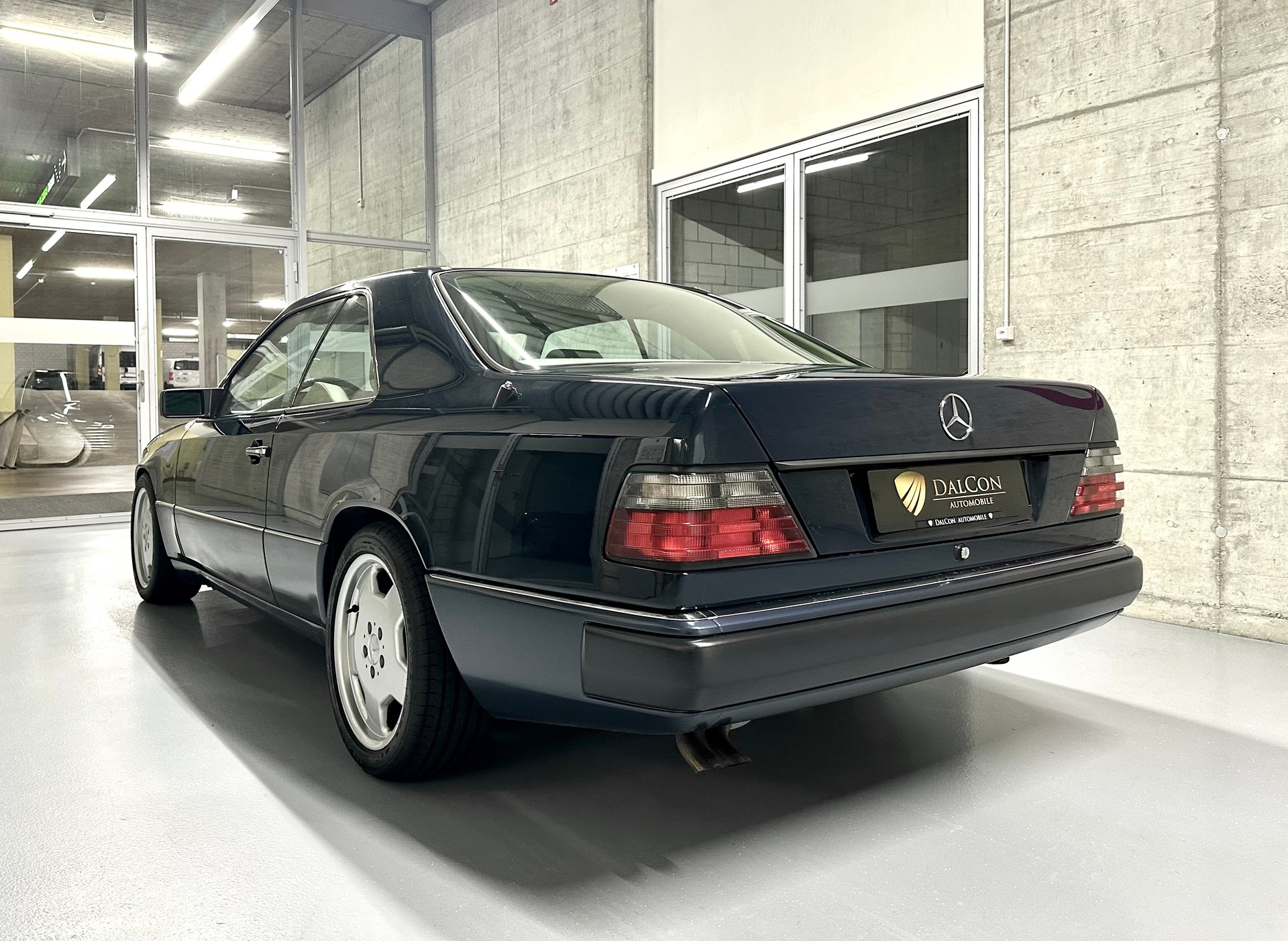 MERCEDES-BENZ 300 CE-image-9