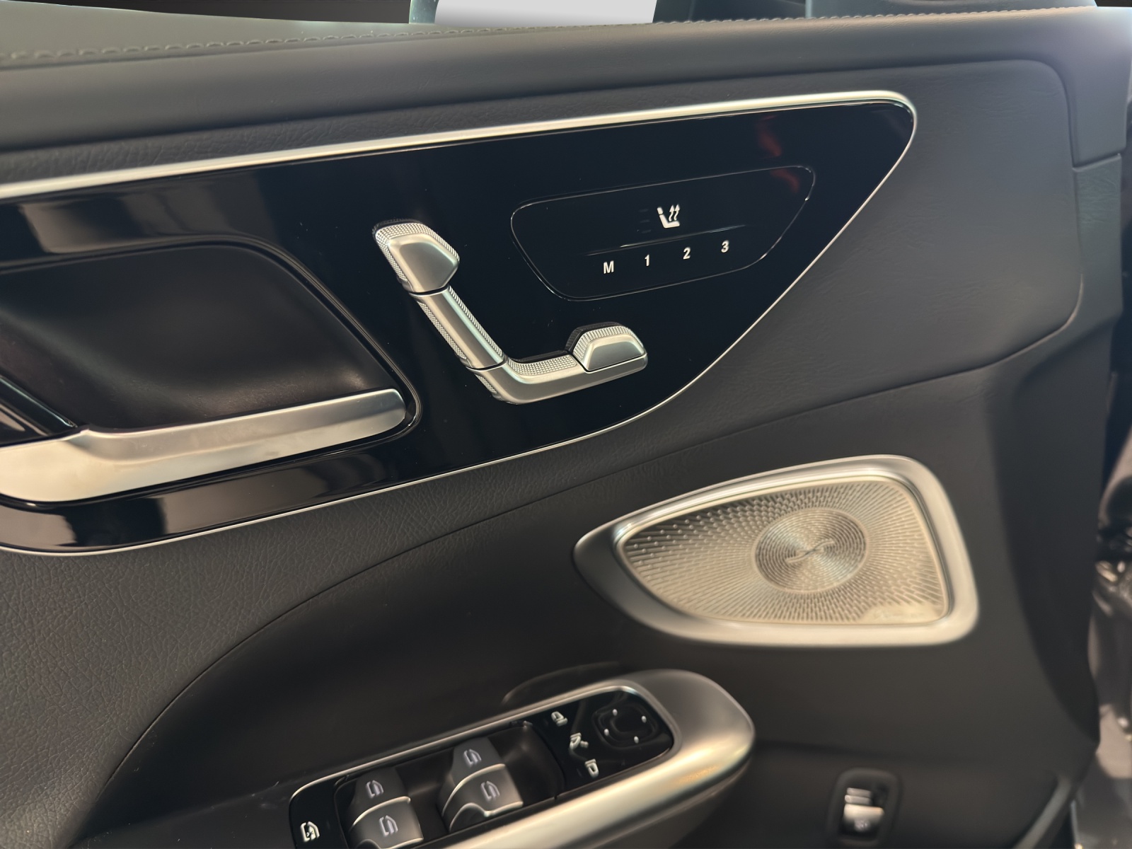 MERCEDES-BENZ C 300de T EQ Hybrid 4M AMG Line-image-12
