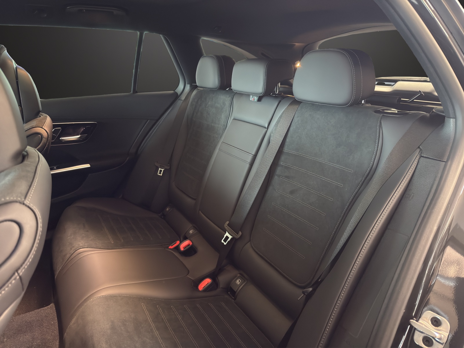 MERCEDES-BENZ C 300de T EQ Hybrid 4M AMG Line-image-11